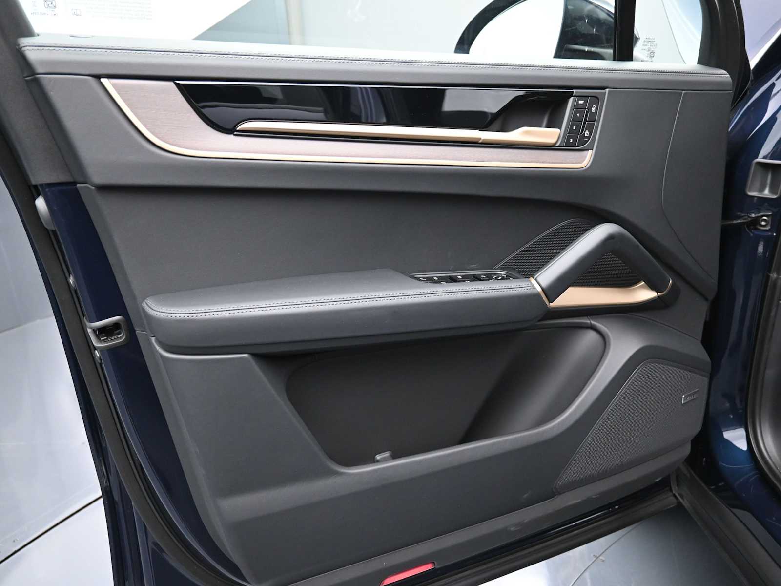 Thumbnail: 2026 Porsche Cayenne - 7