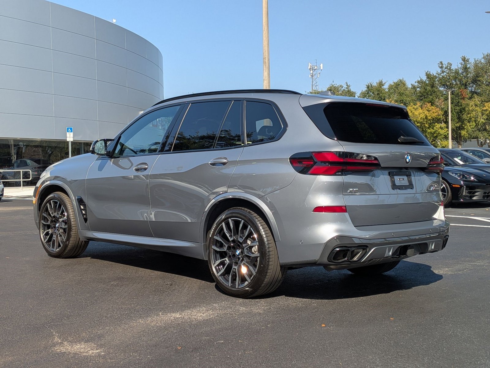 2025 Bmw X5 M60i photo 2