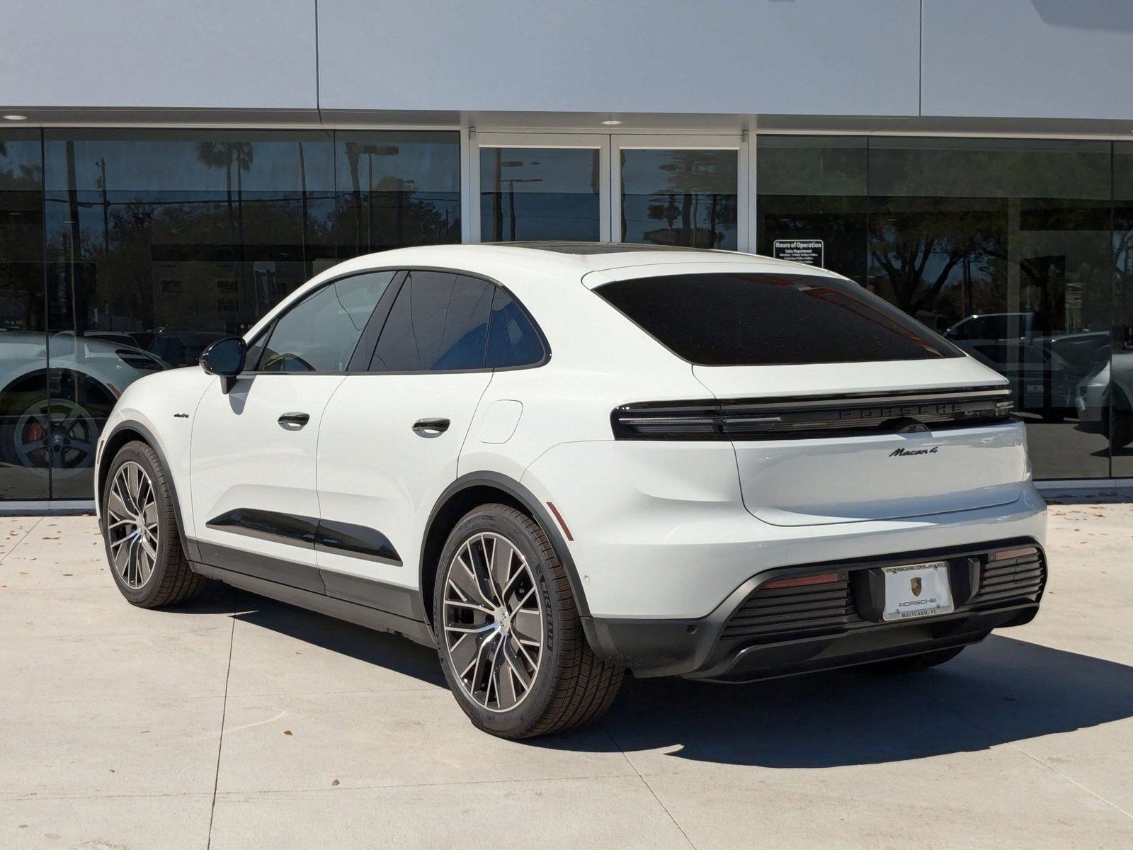 2024 Porsche Macan Electric 4 photo 3
