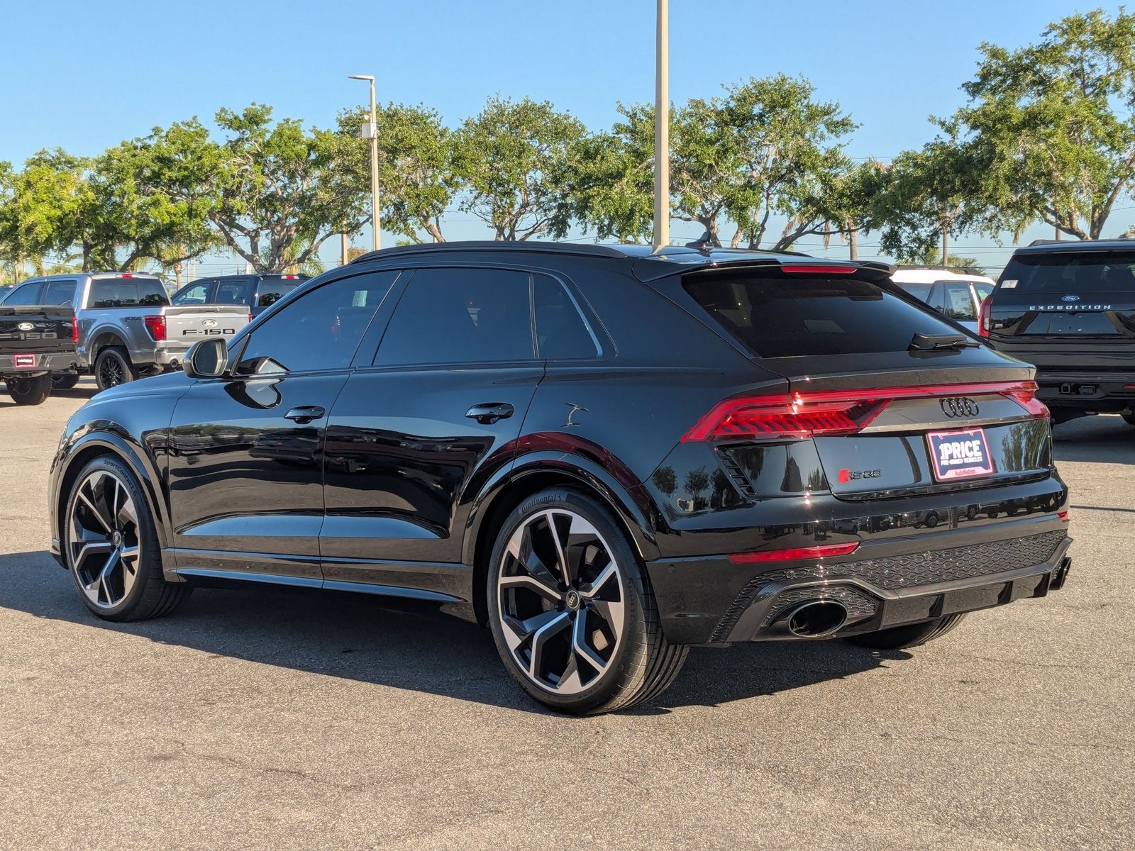 2023 Audi RS Q8 photo 3