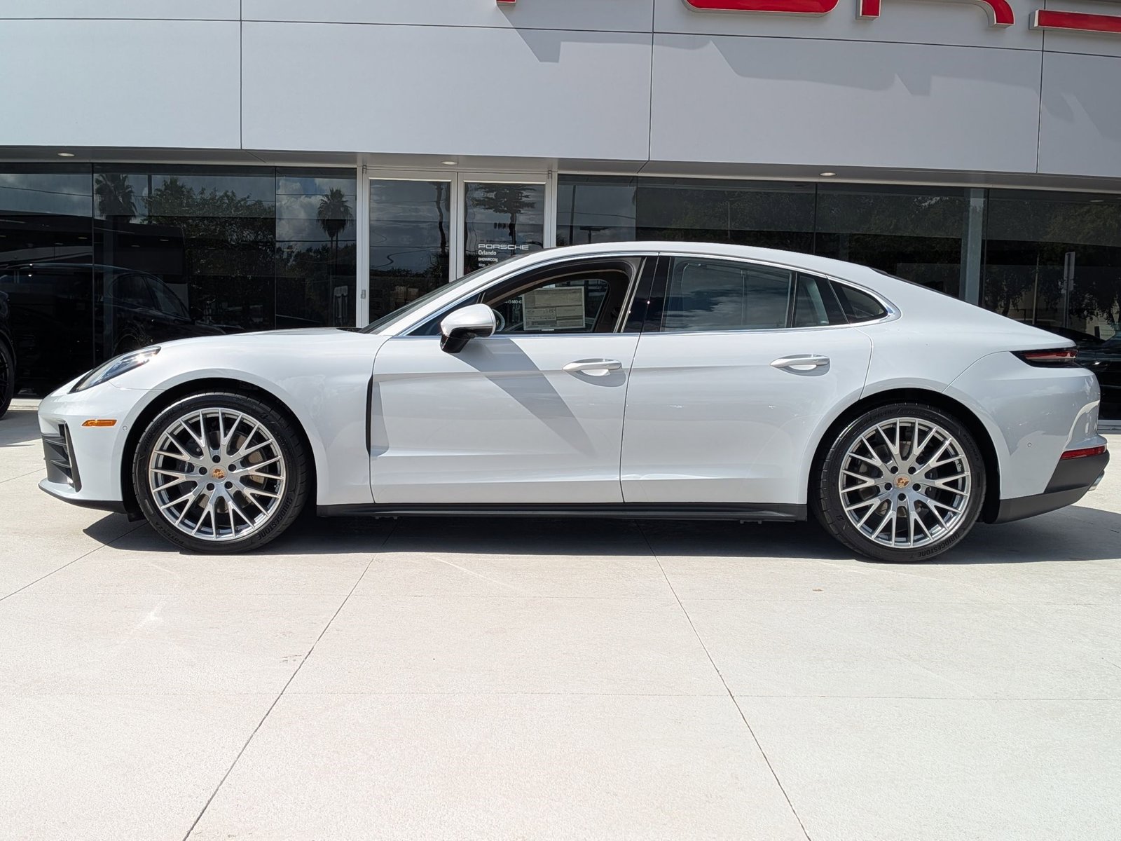 2026 Porsche Panamera 4 photo 2