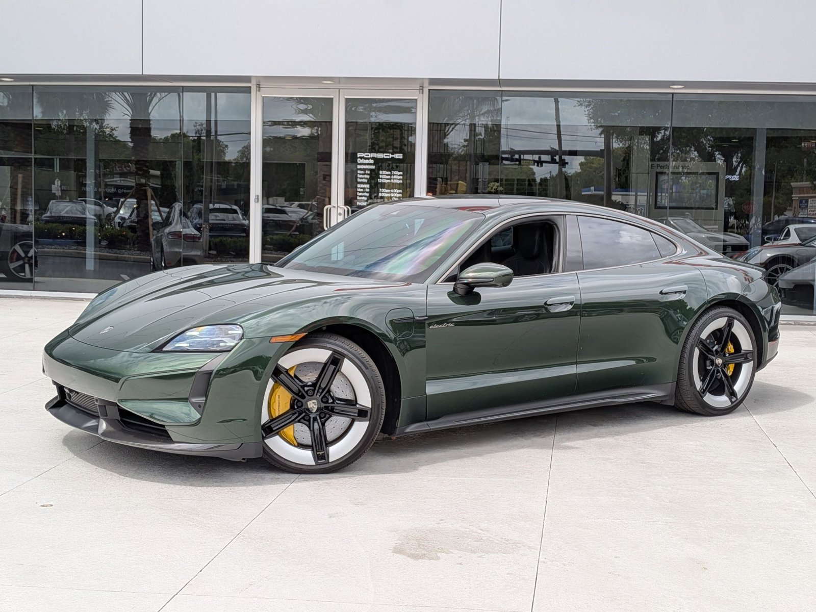 2025 Porsche Taycan Turbo S's photo