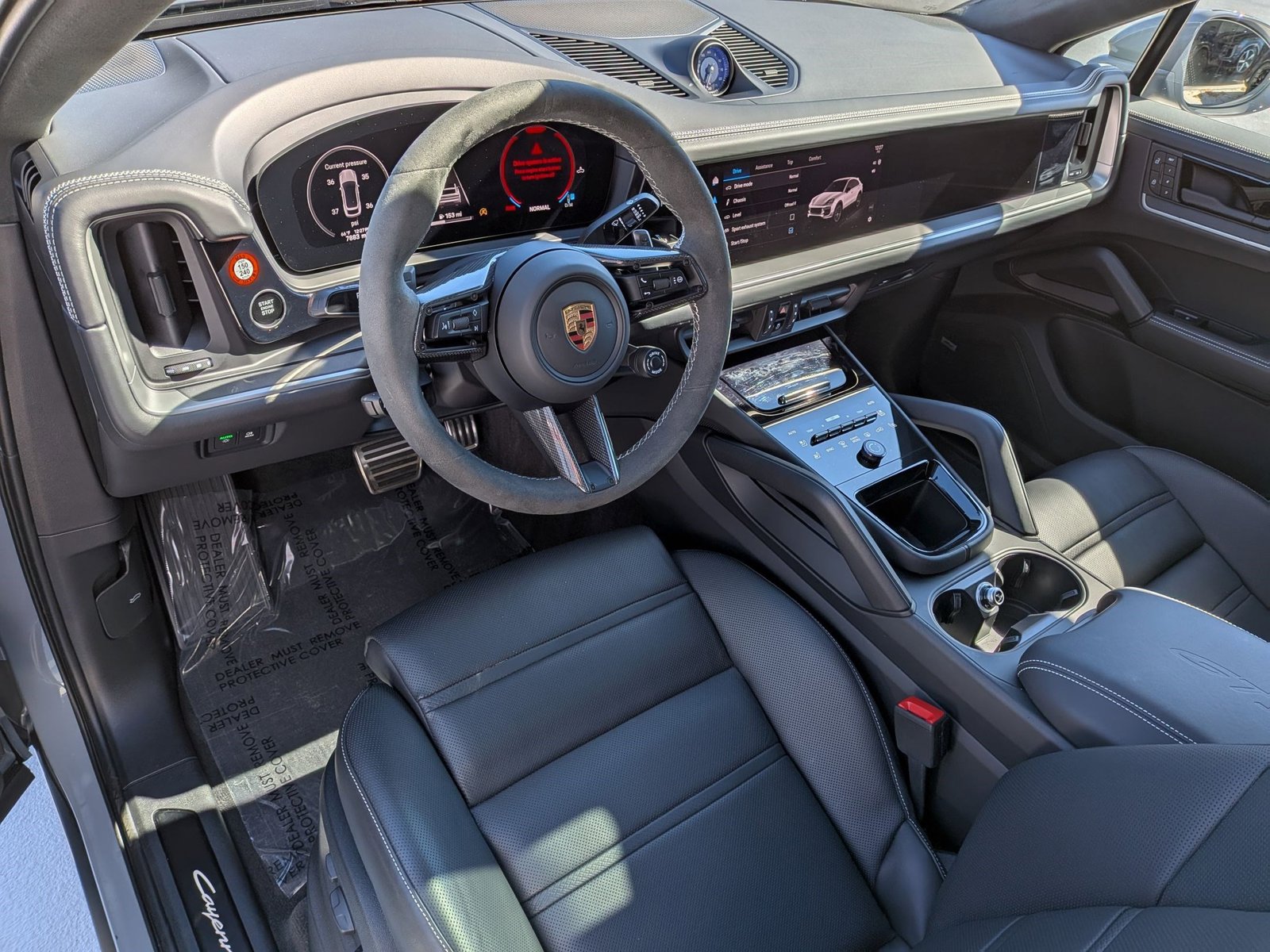 2025 Porsche Cayenne Coupe GTS photo 4