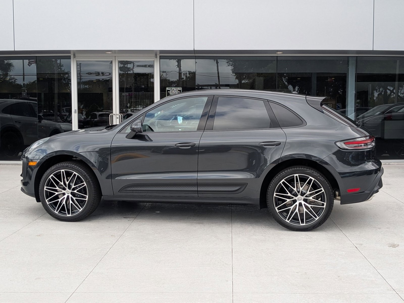 2026 Porsche Macan T photo 2