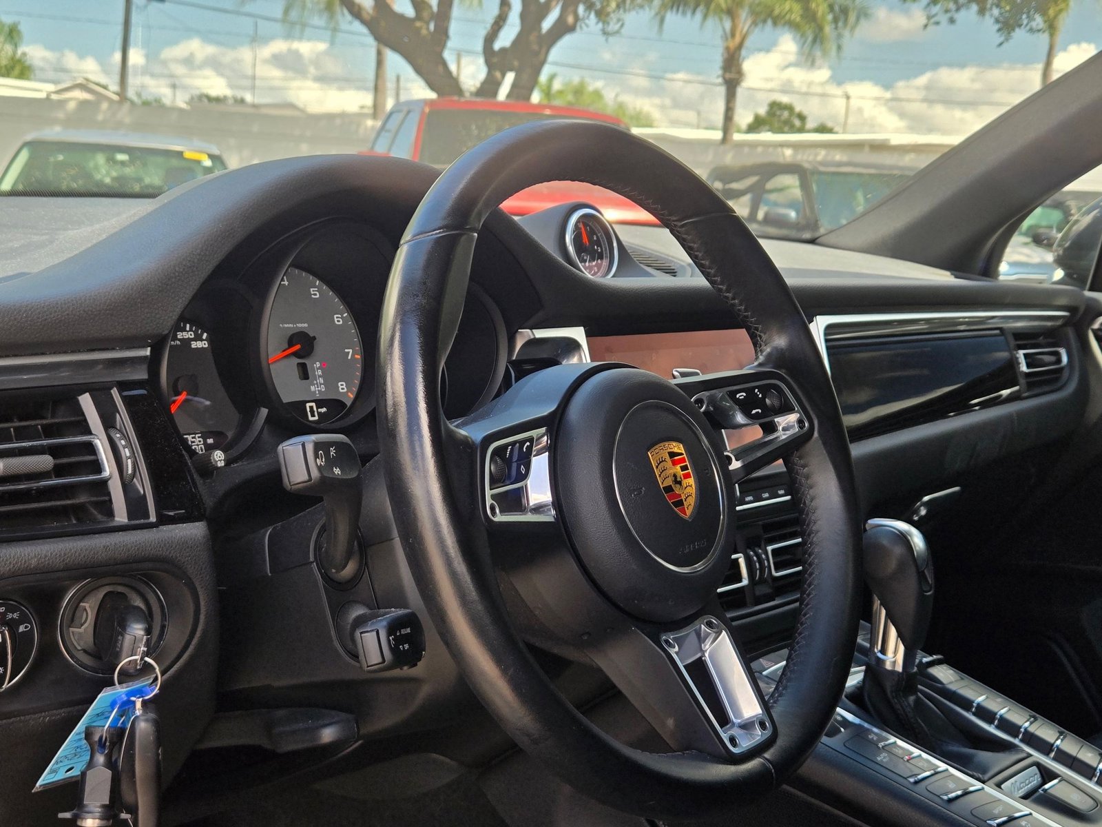 2021 Porsche Macan S photo 2