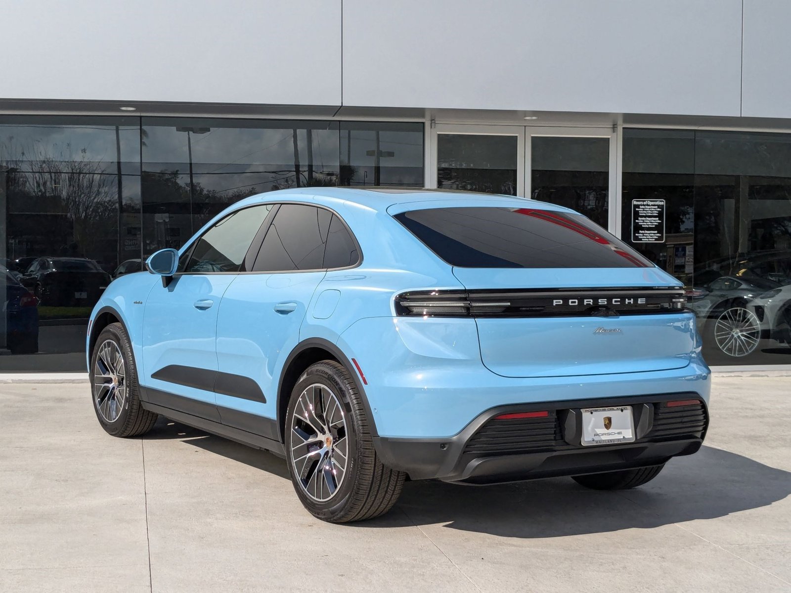 2025 Porsche Macan Electric photo 3