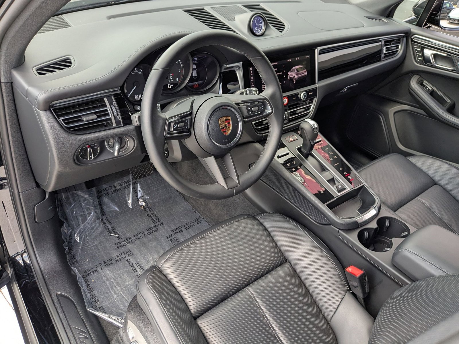 2025 Porsche Macan T photo 4