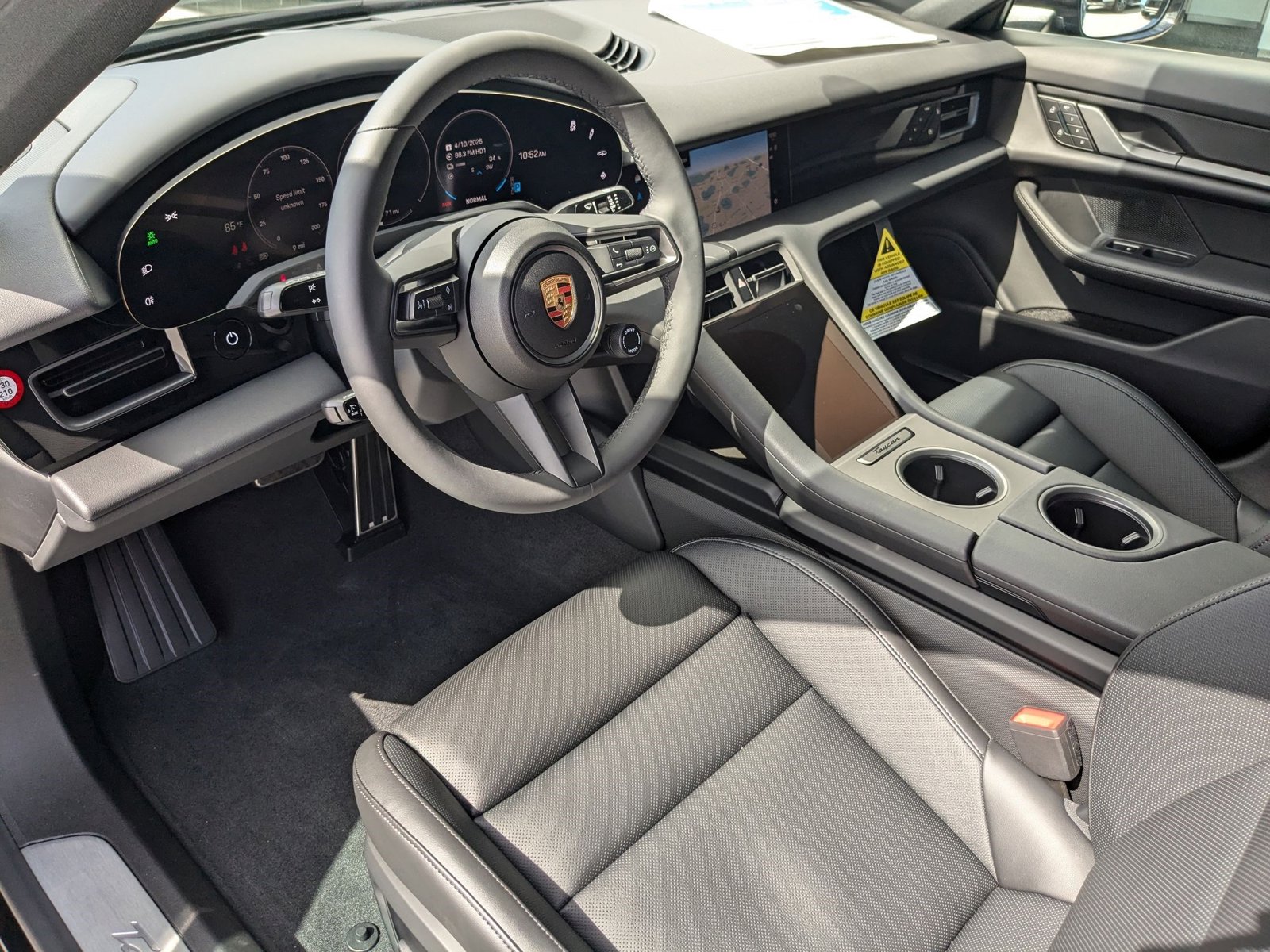 2025 Porsche Taycan 4 photo 4
