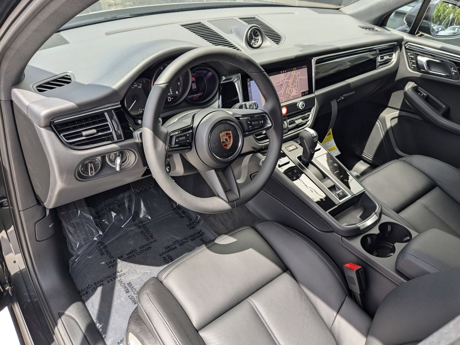 2025 Porsche Macan T photo 3