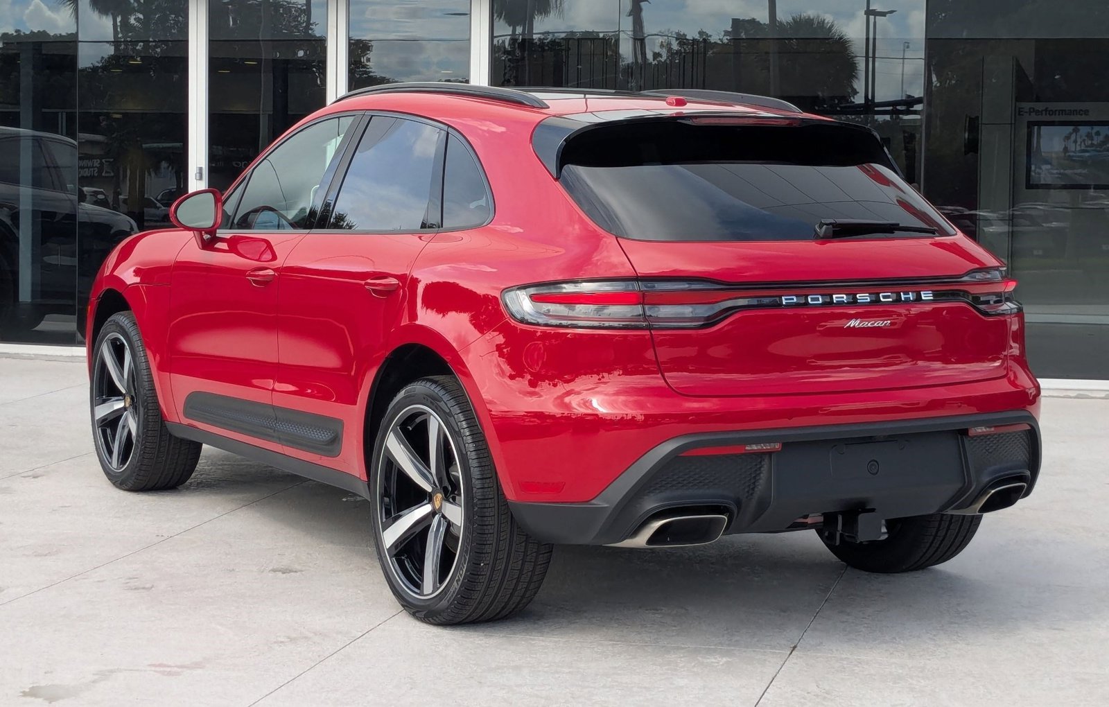 2026 Porsche Macan T photo 3