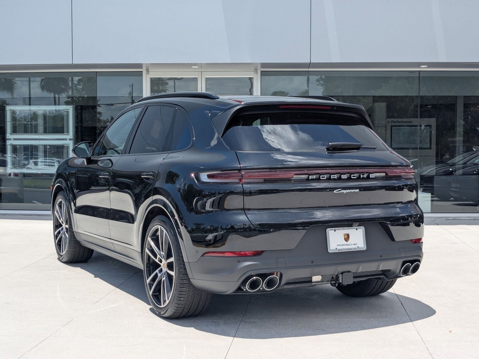 2025 Porsche Cayenne photo 3