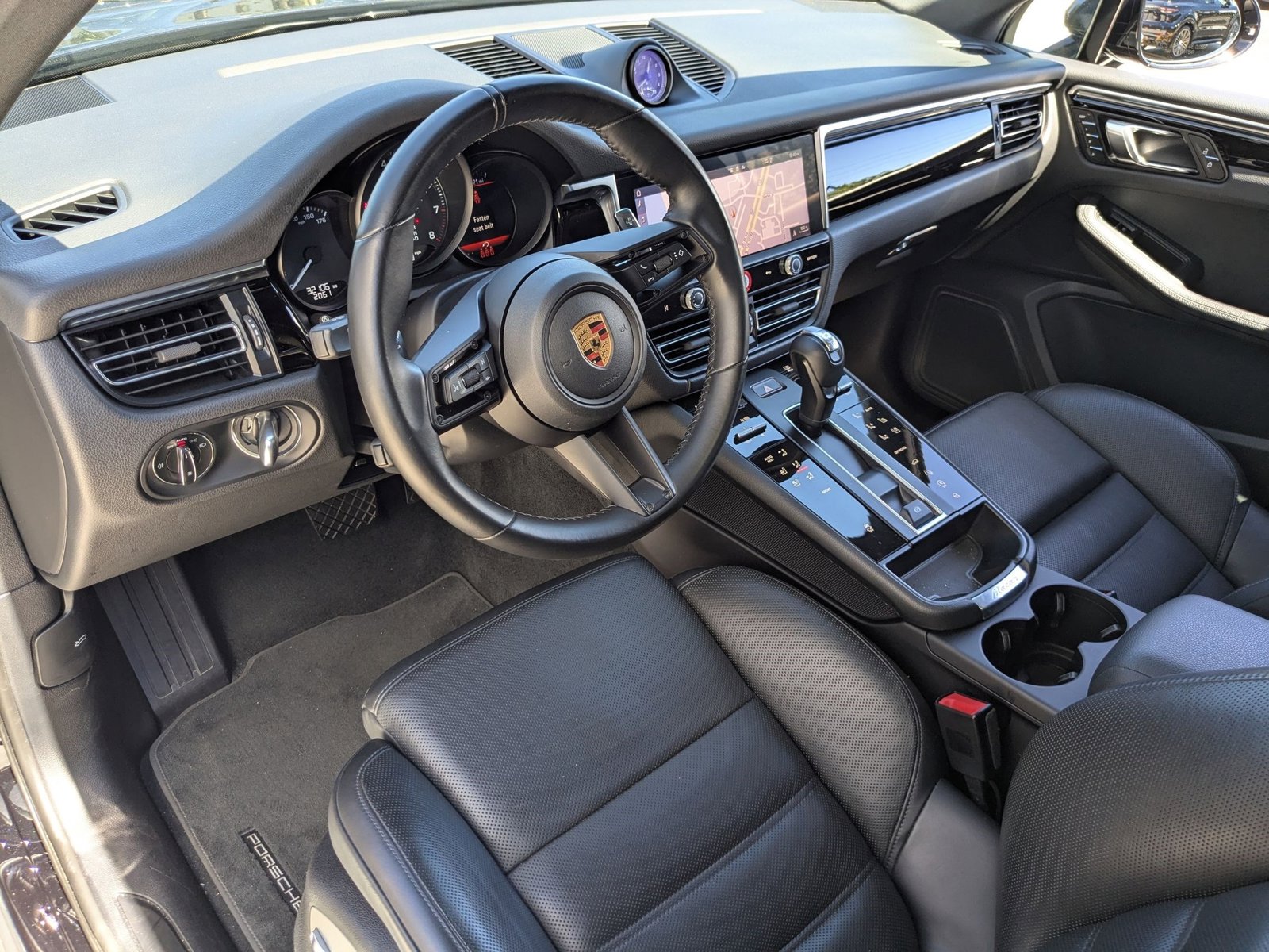2023 Porsche Macan Base photo 4