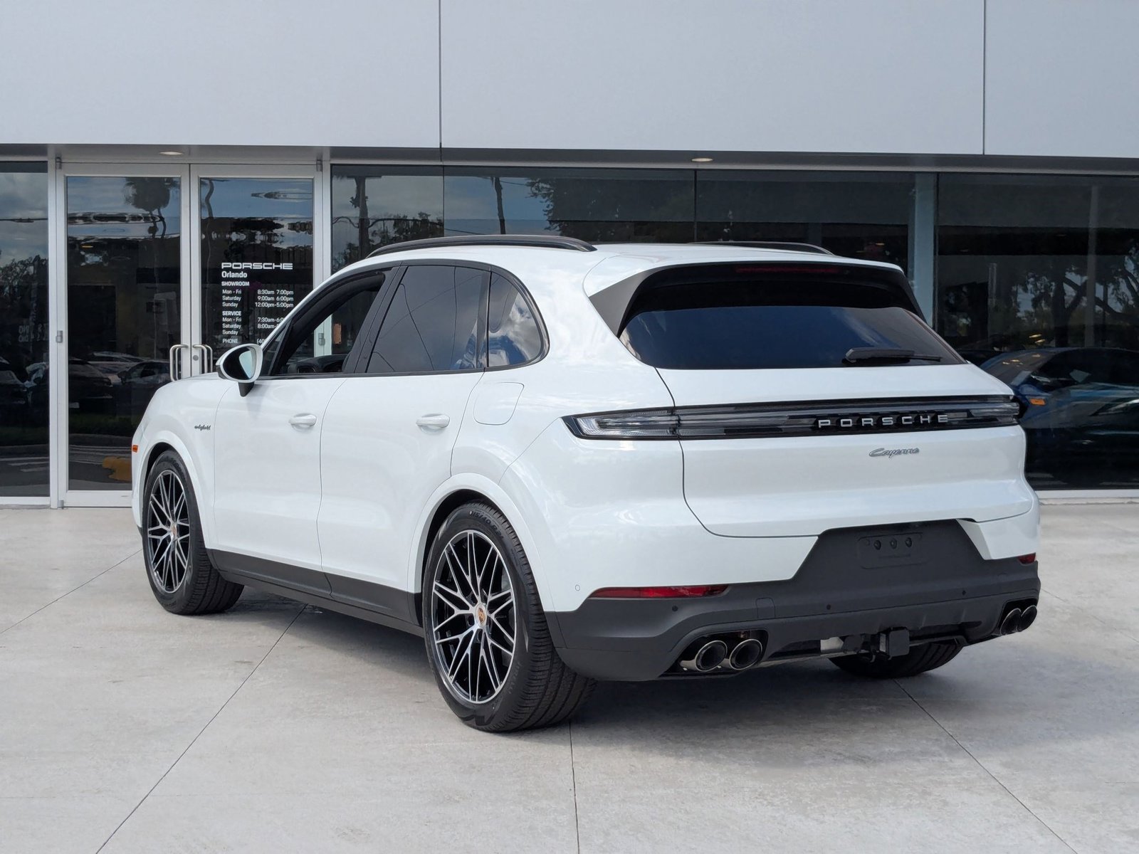2026 Porsche Cayenne E-Hybrid photo 2