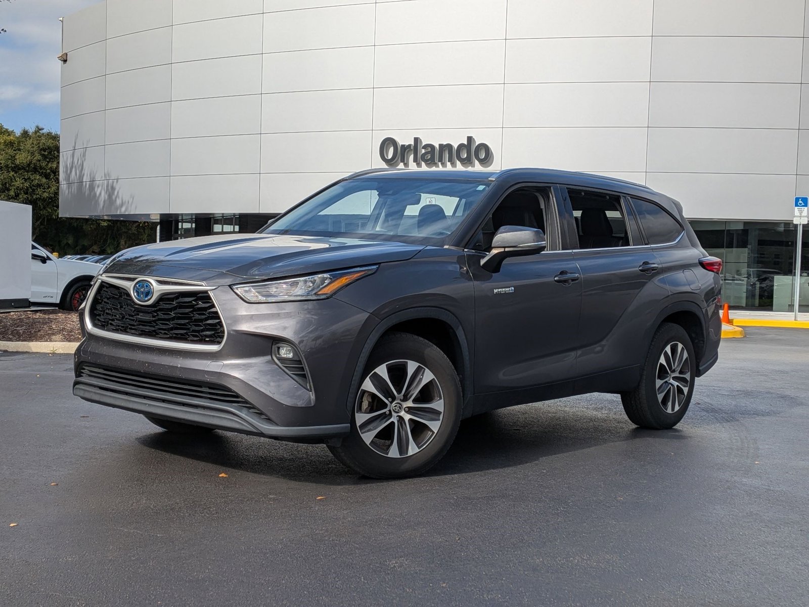 2020 Toyota Highlander XLE's photo