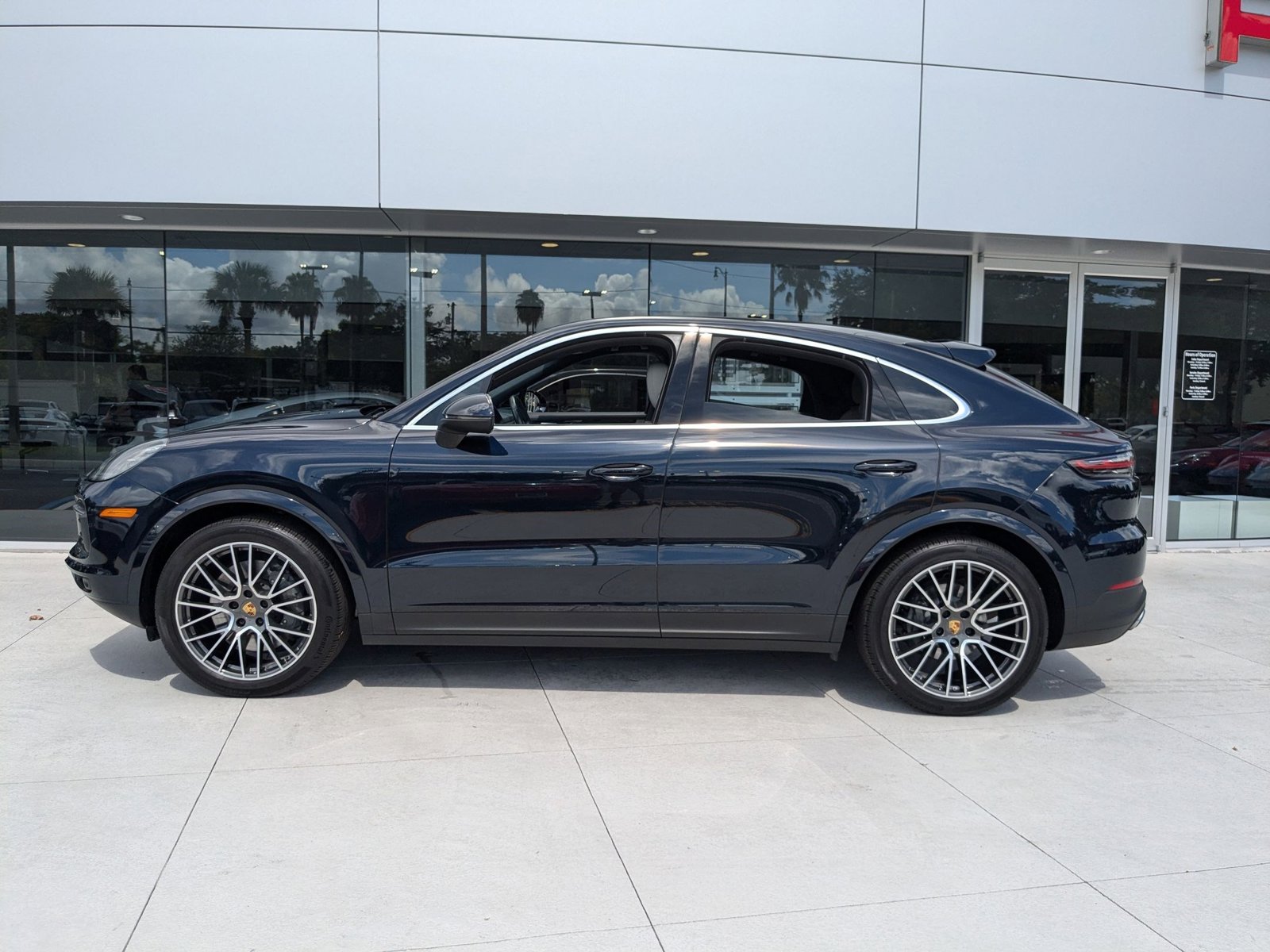 2021 Porsche Cayenne S Coupe photo 2
