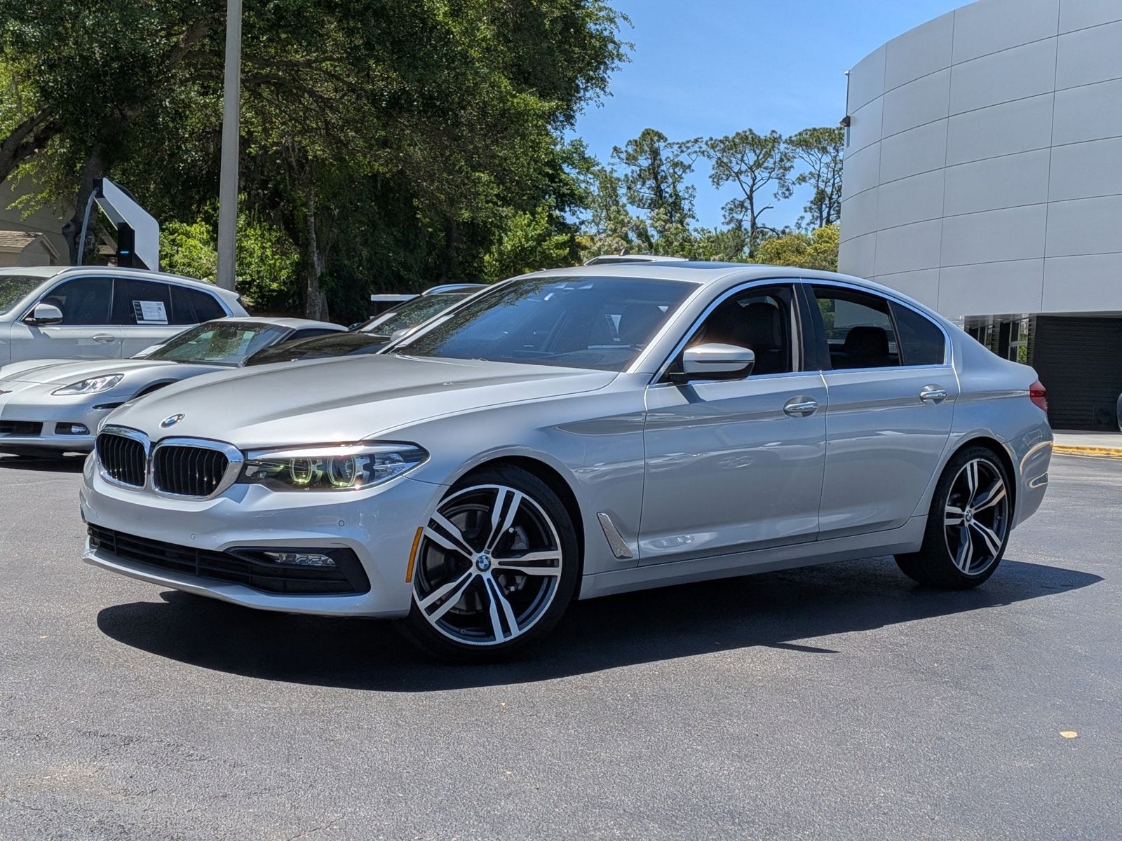 2018 BMW 5 Series 530i Sedan's photo