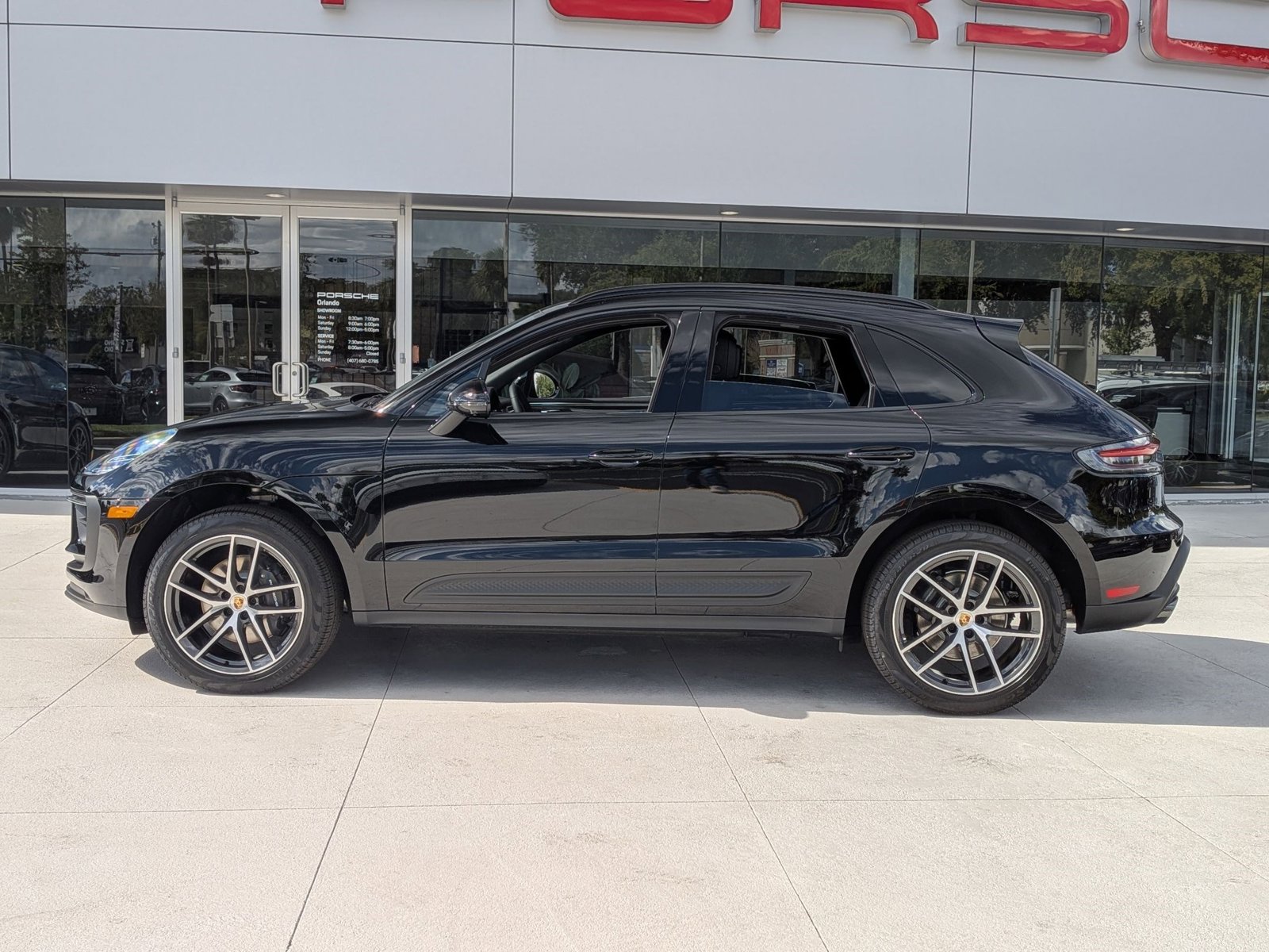 2026 Porsche Macan T photo 2