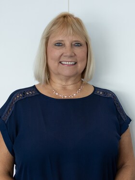 Staff member Laureen Ellis from ID_15829ce4e490