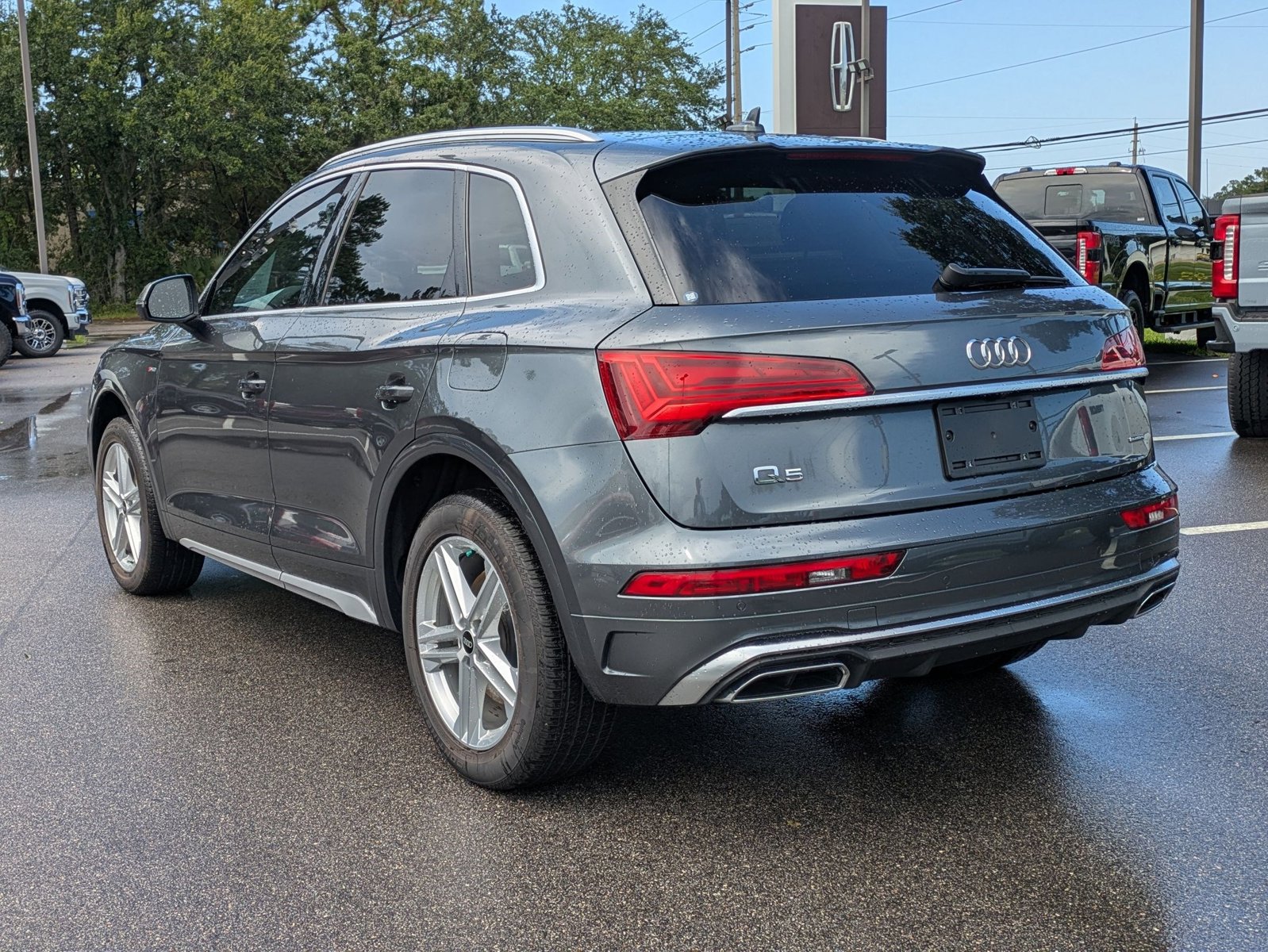 2021 Audi Q5 Premium 55 TFSI e photo 3