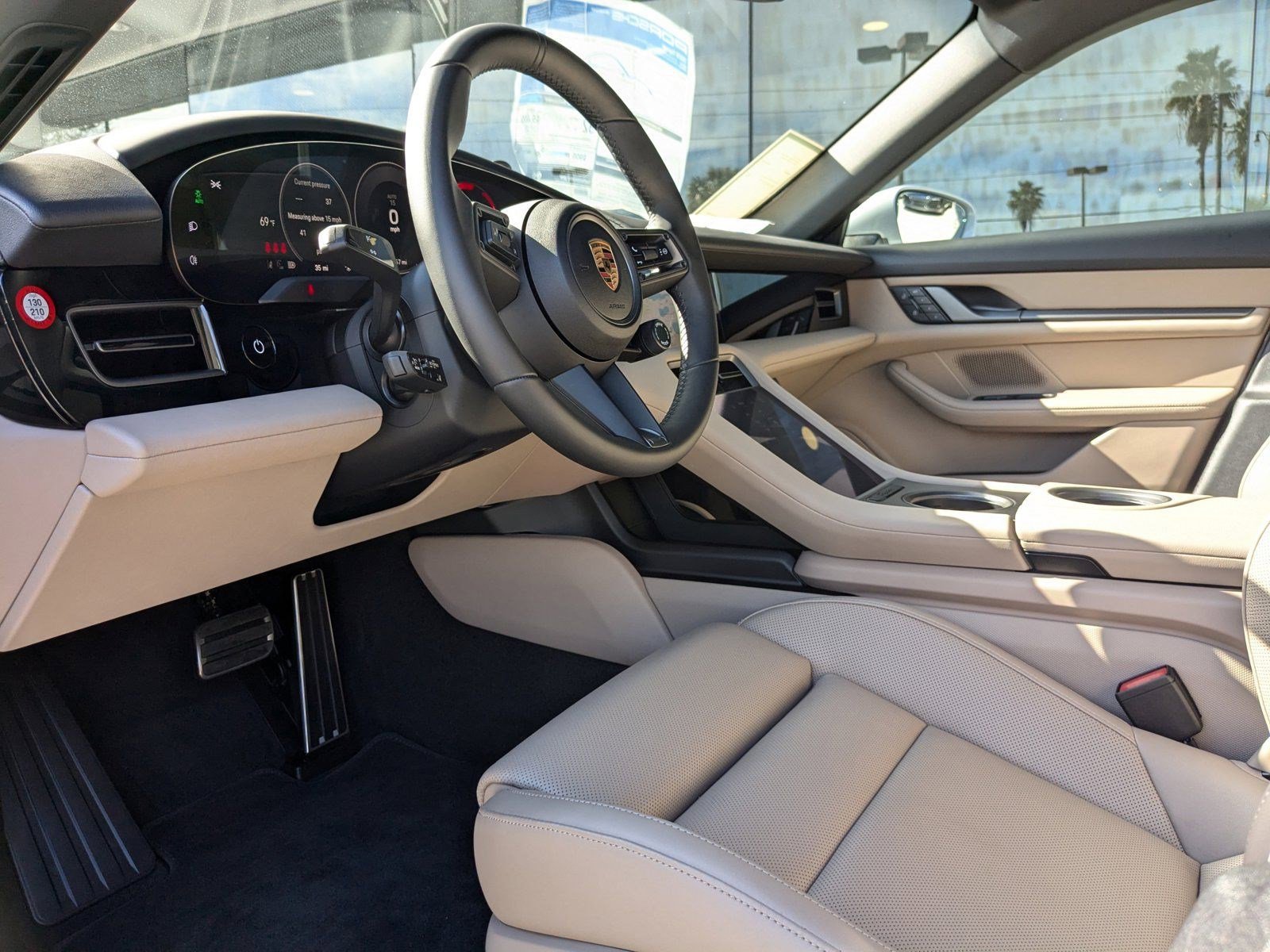2025 Porsche Taycan photo 4