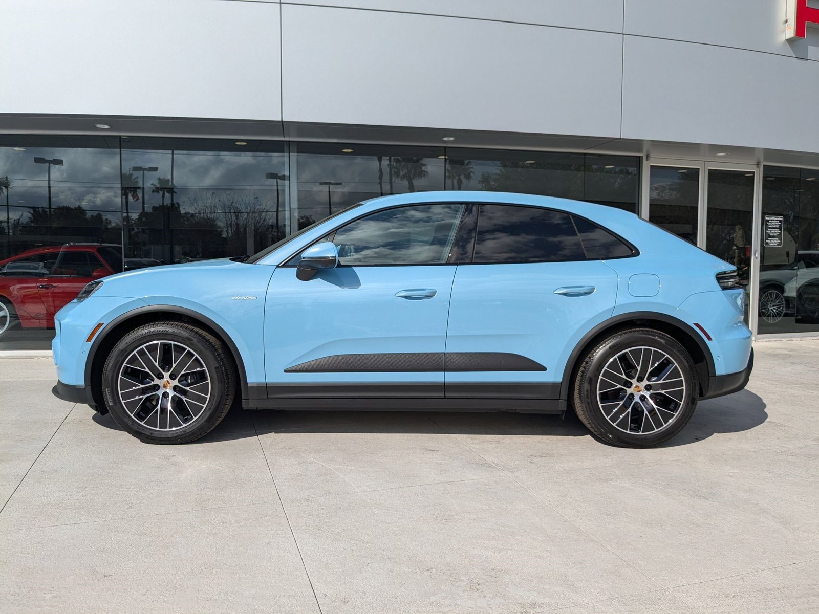 2025 Porsche Macan Electric photo 2