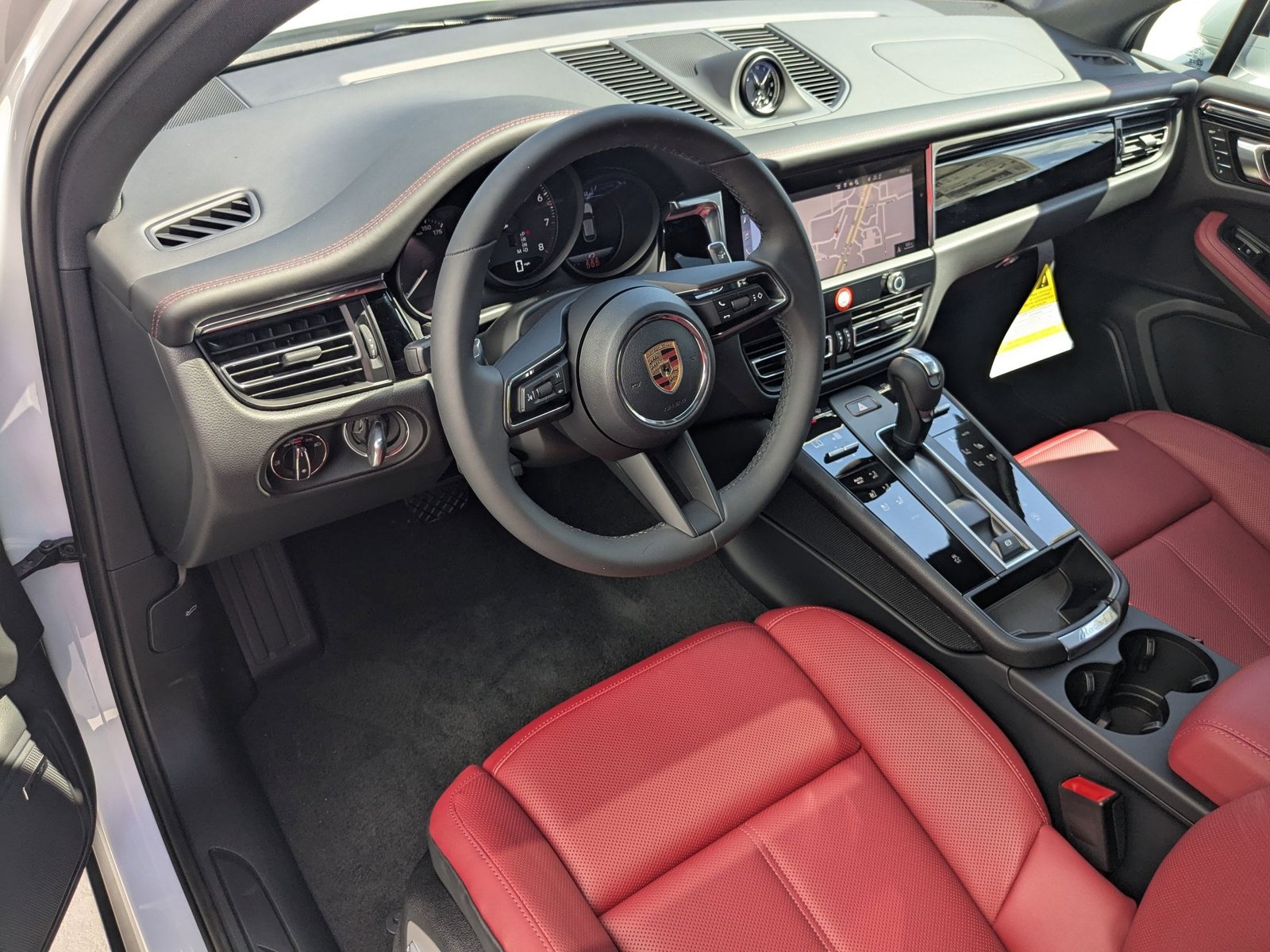 2026 Porsche Macan T photo 4