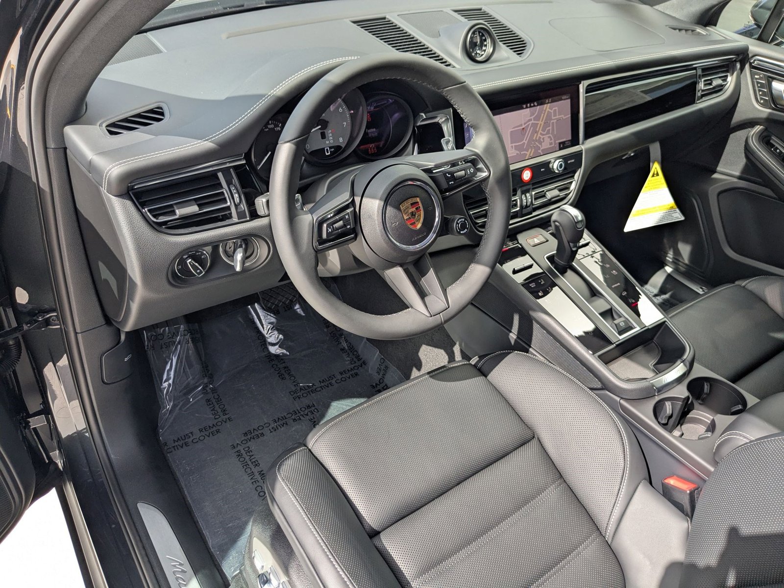 2025 Porsche Macan S photo 3