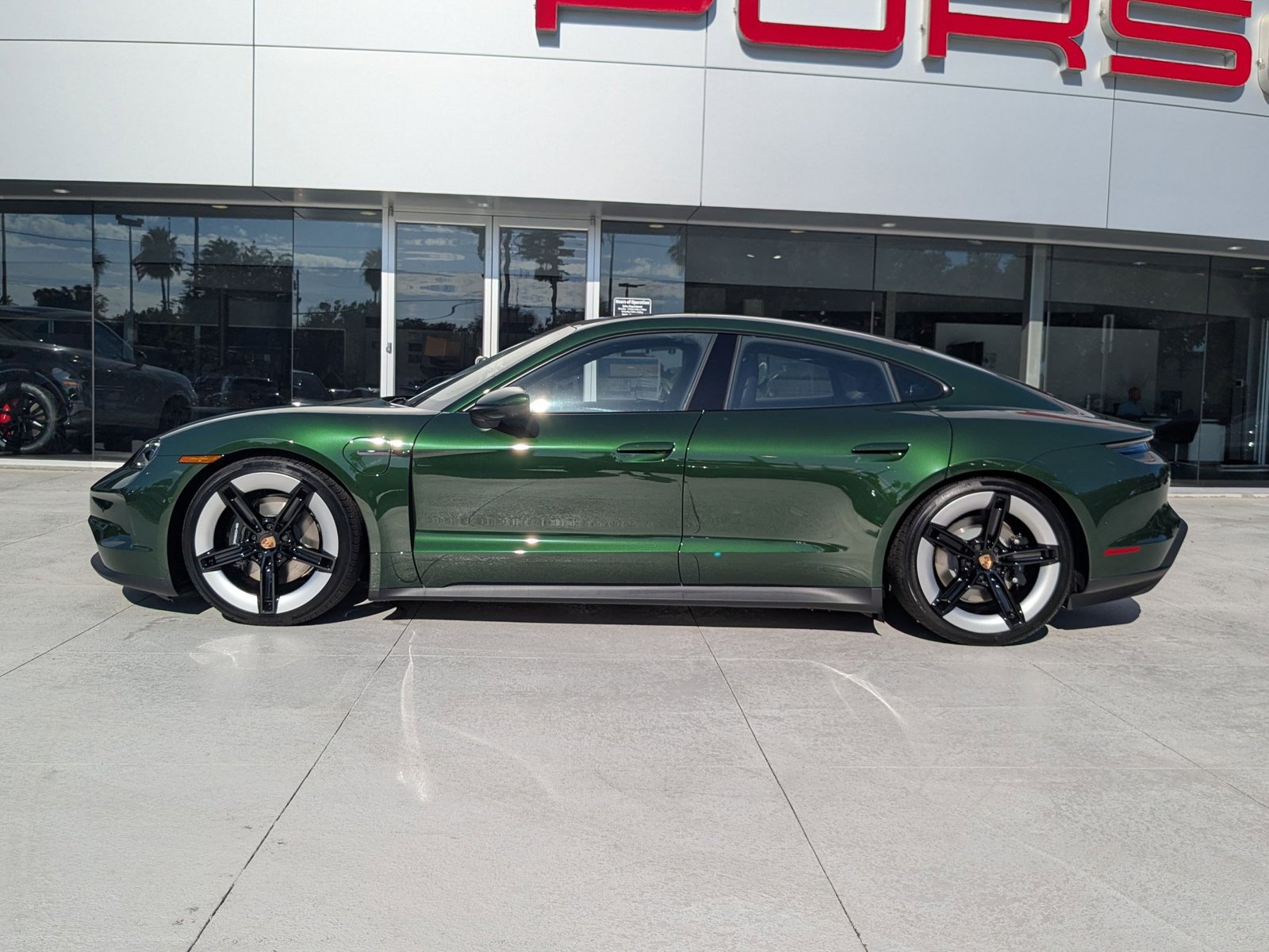 2026 Porsche Taycan 4 photo 2