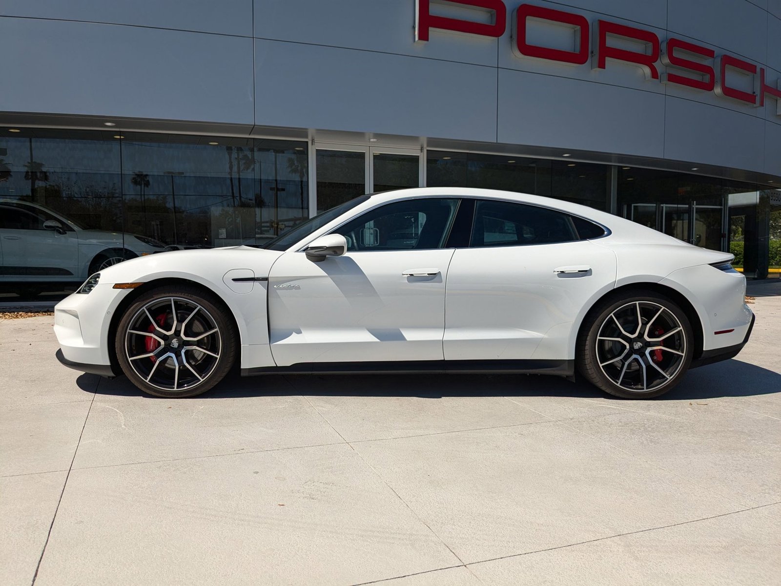 2025 Porsche Taycan 4S photo 2