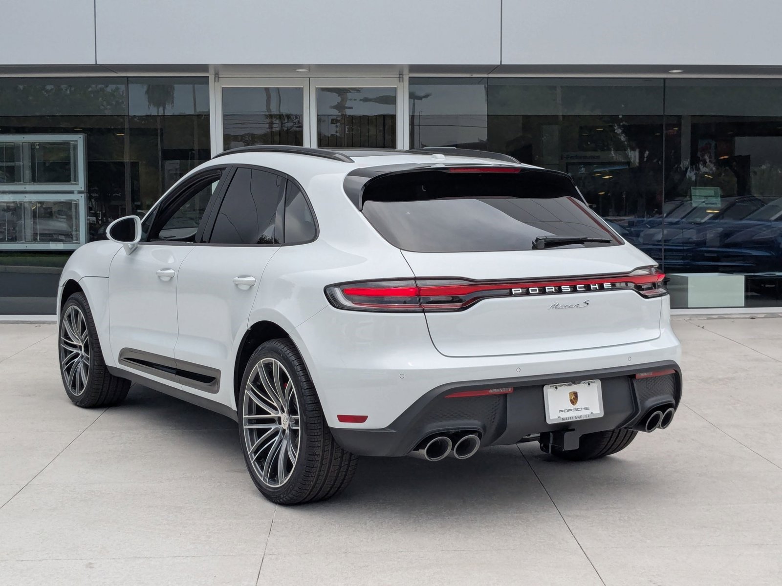 2025 Porsche Macan S photo 3