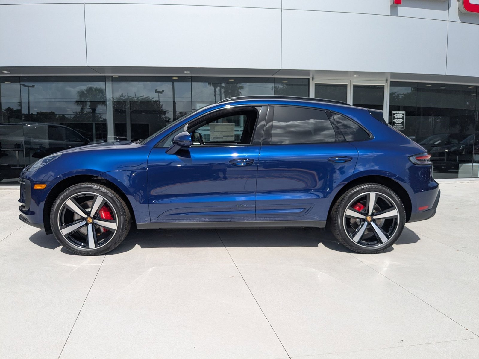 2025 Porsche Macan S photo 2