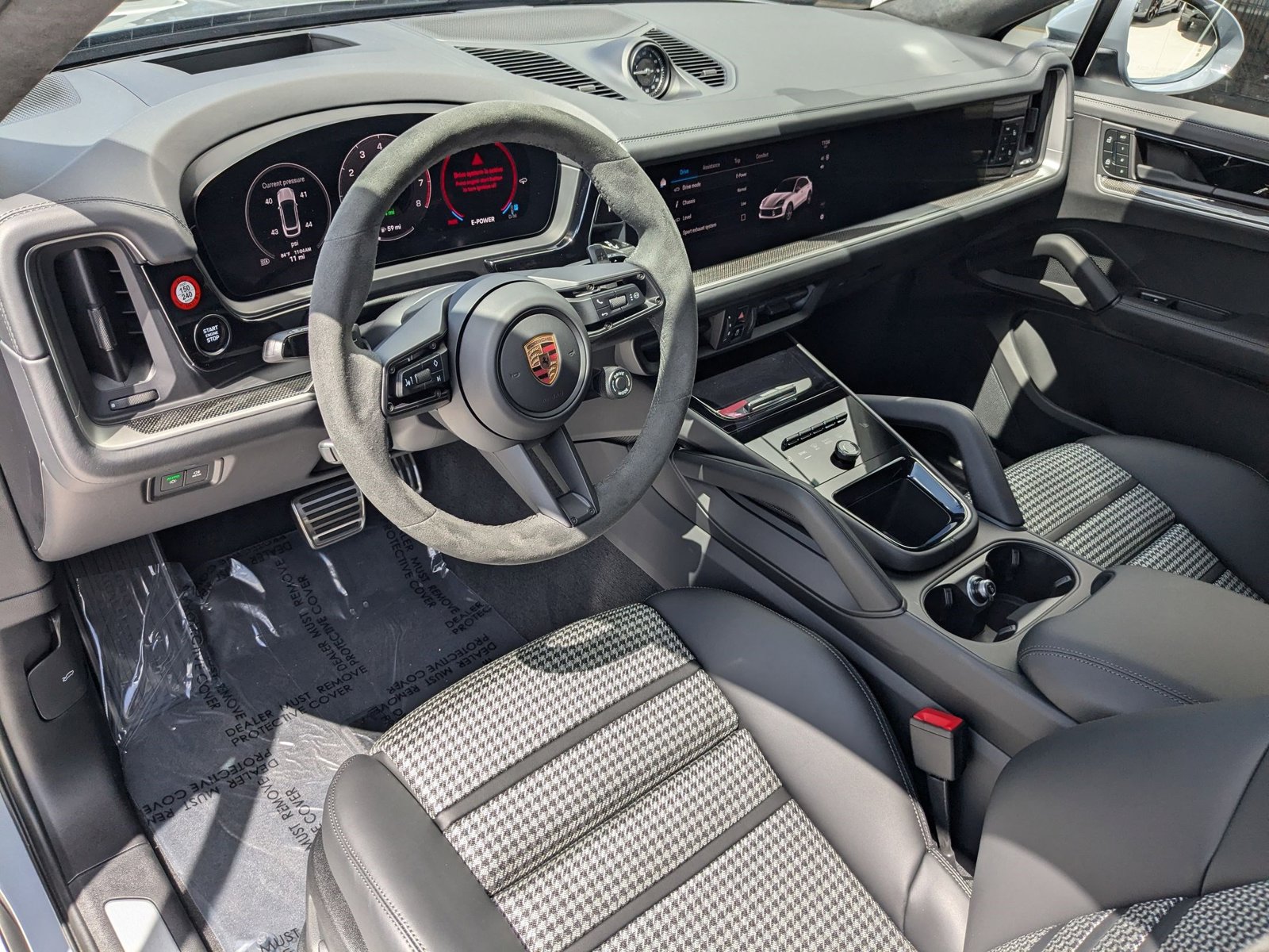 2025 Porsche Cayenne E-Hybrid Coupe S photo 4