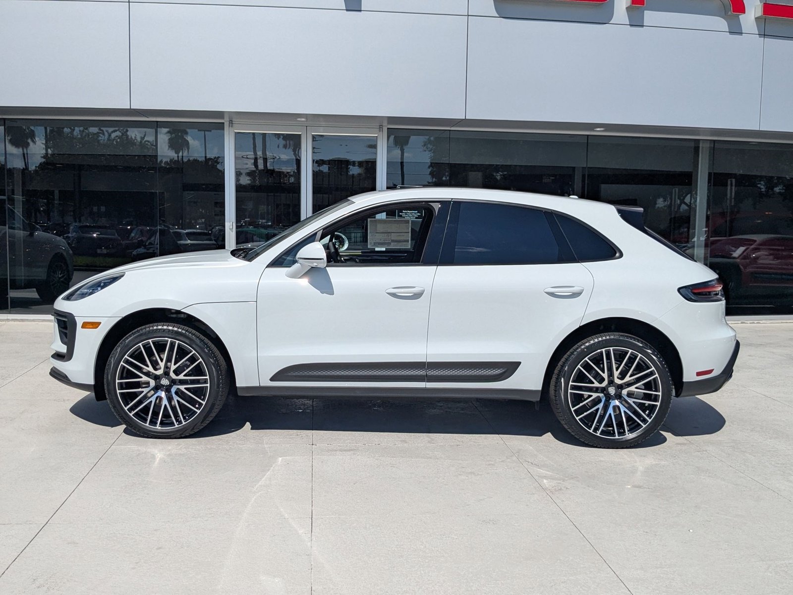 2026 Porsche Macan T photo 2