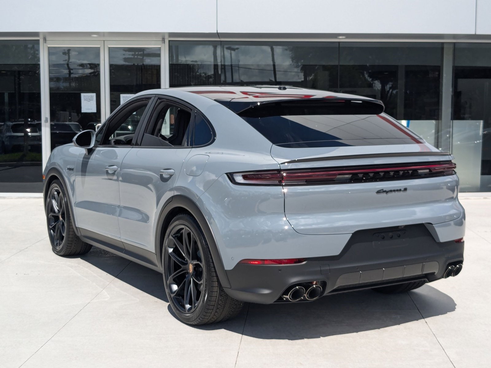 2025 Porsche Cayenne E-Hybrid Coupe S photo 3