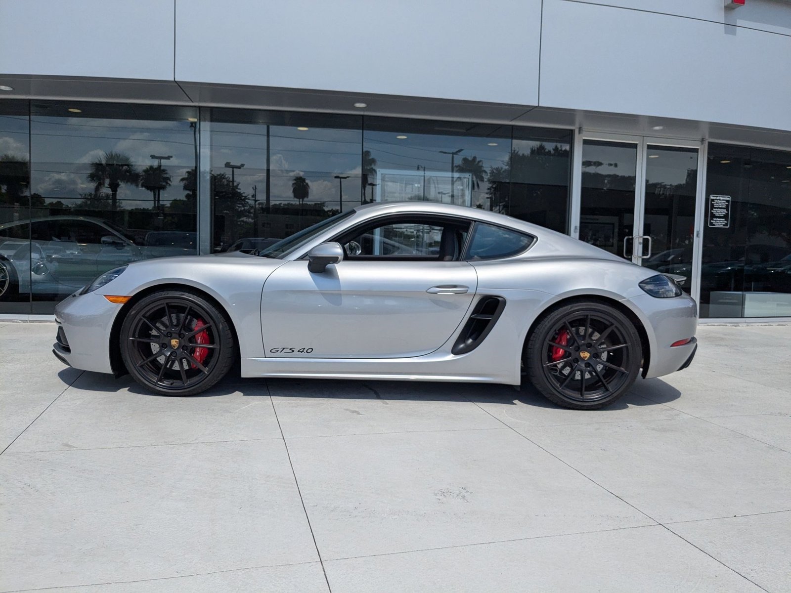 2024 Porsche Cayman GTS 4.0 photo 2
