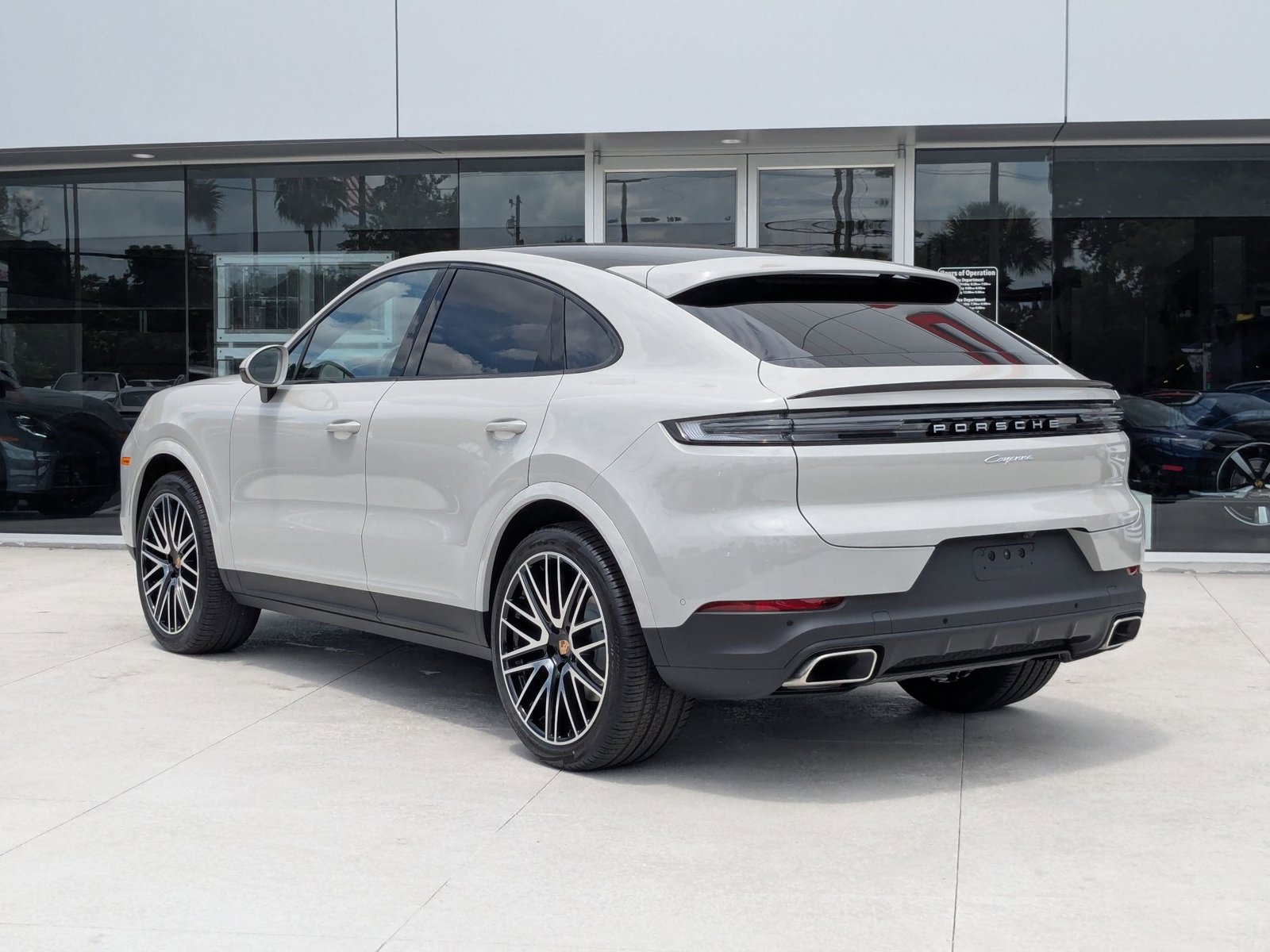 2025 Porsche Cayenne Coupe photo 3