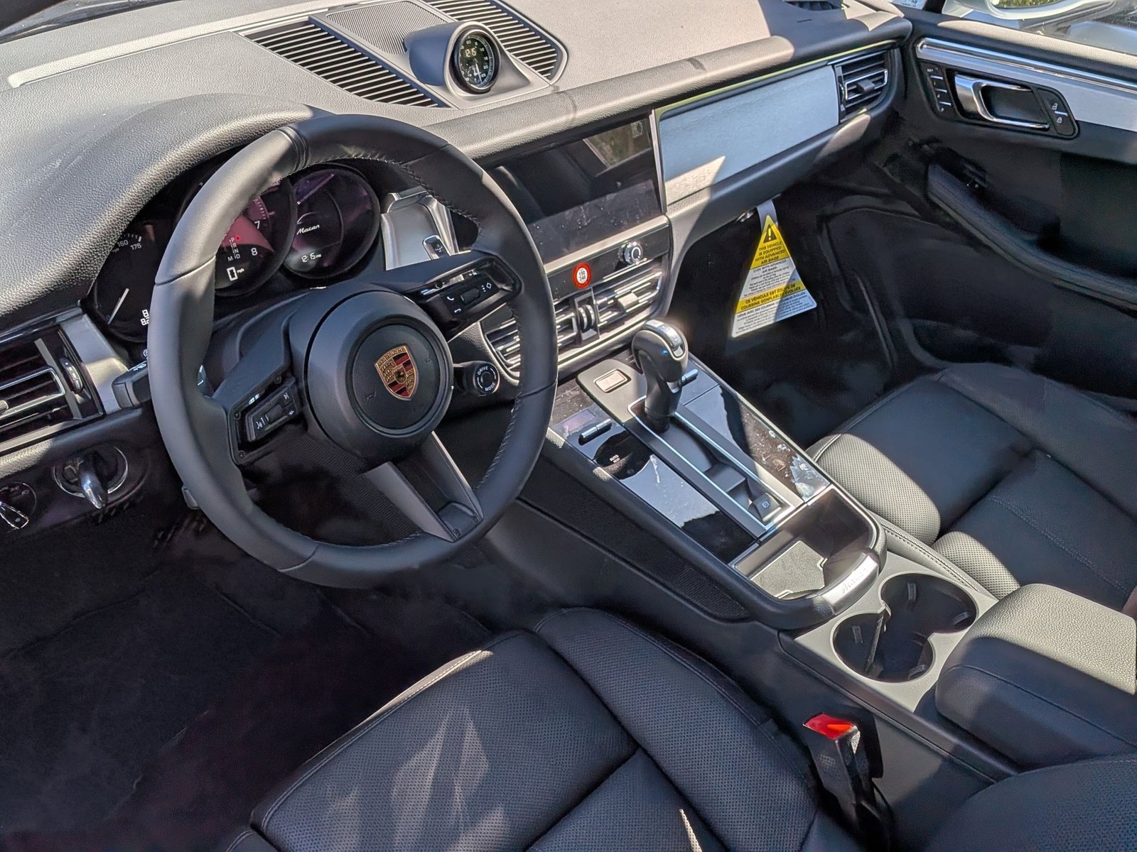 2026 Porsche Macan T photo 4