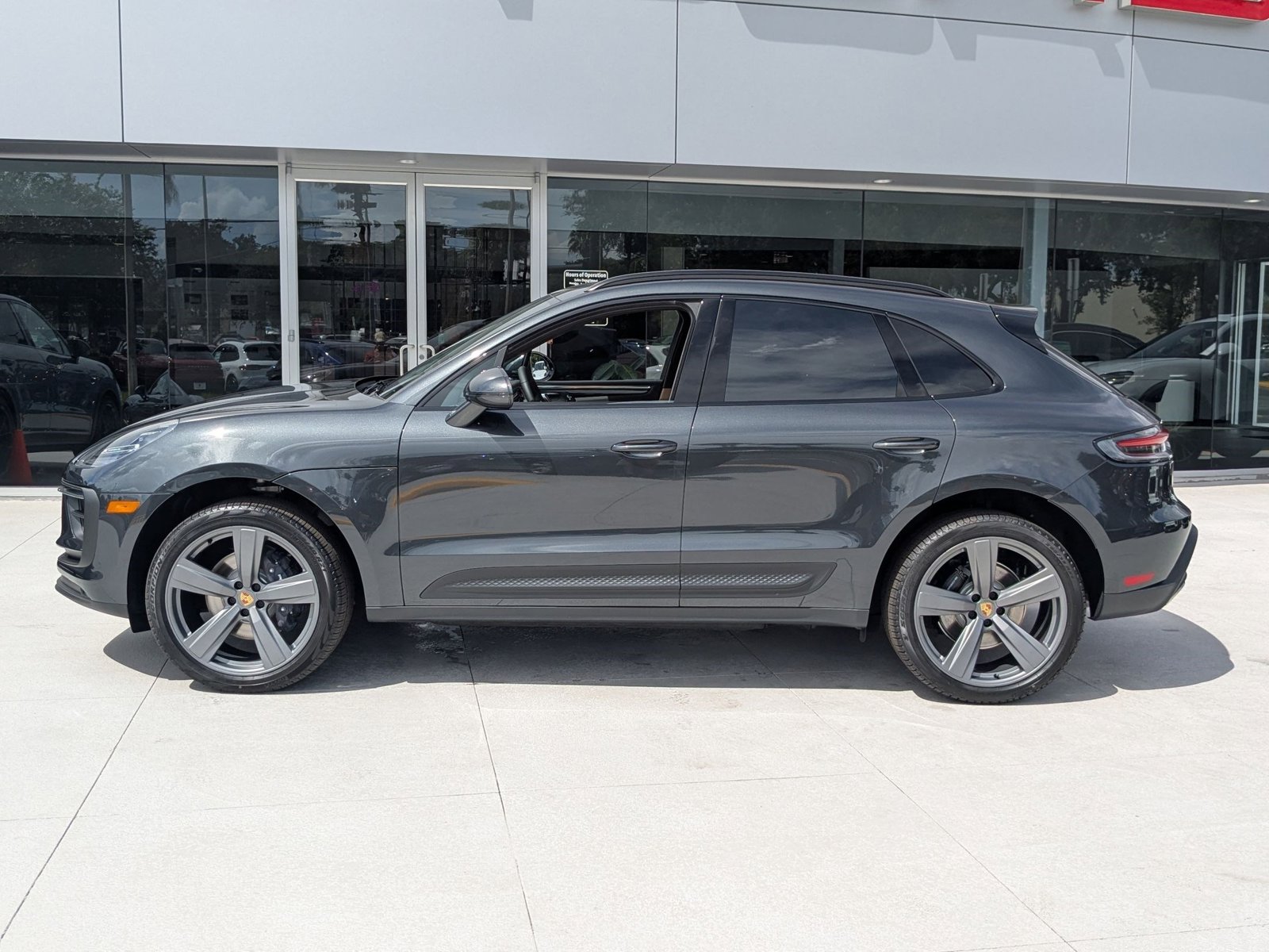 2026 Porsche Macan T photo 2