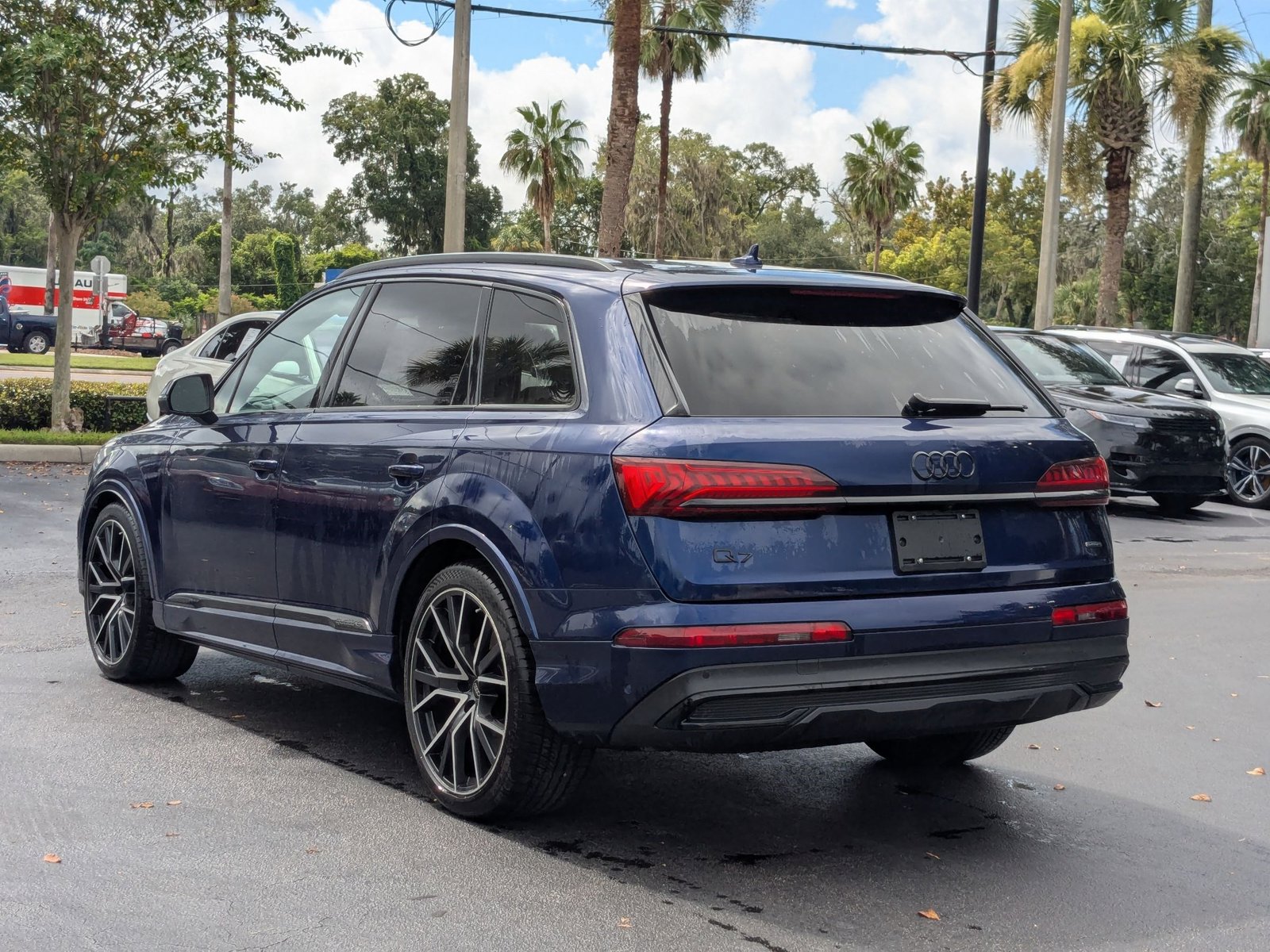 2022 Audi Q7 55 Premium photo 3
