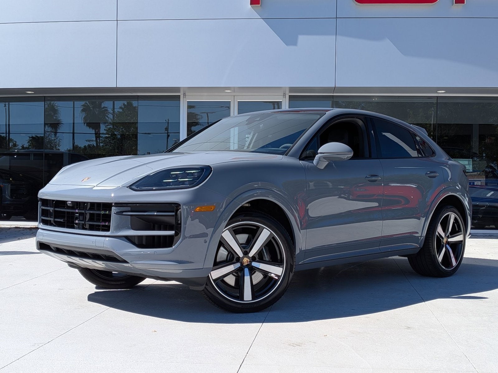 2025 Porsche Cayenne Coup GTS's photo