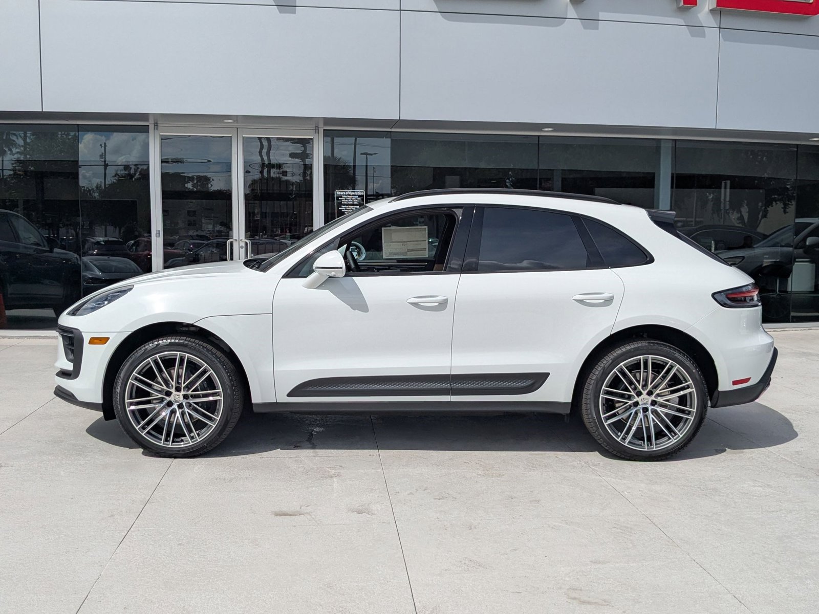 2026 Porsche Macan T photo 2