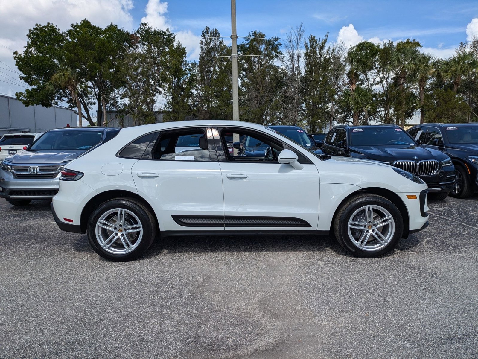 2023 Porsche Macan Base photo 4