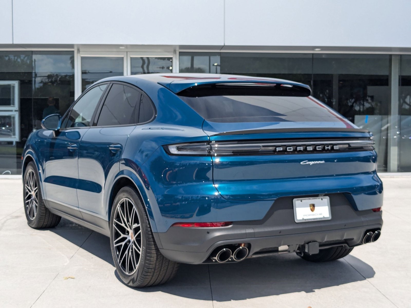 2025 Porsche Cayenne Coupe photo 3