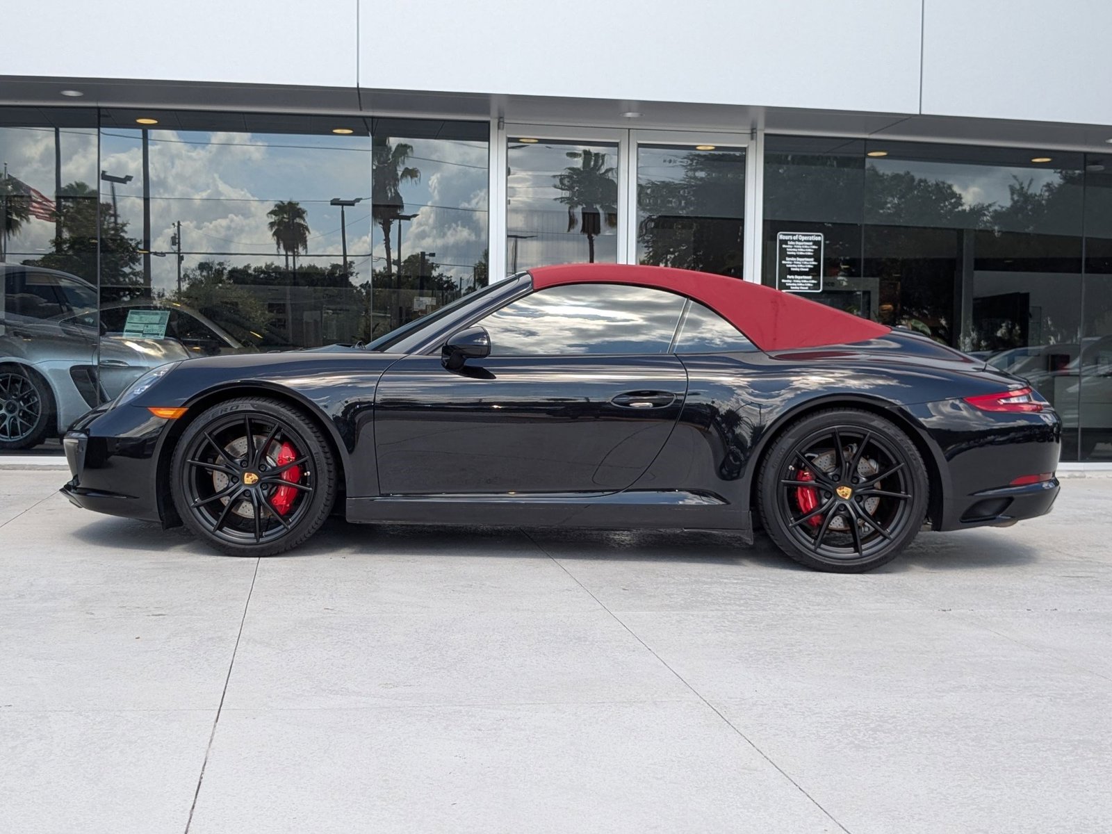 2018 Porsche 911 S Cabriolet photo 2