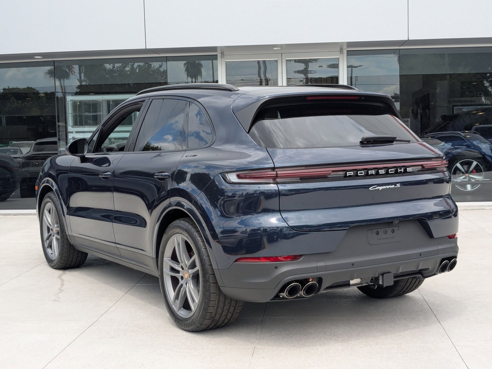 2025 Porsche Cayenne S photo 2