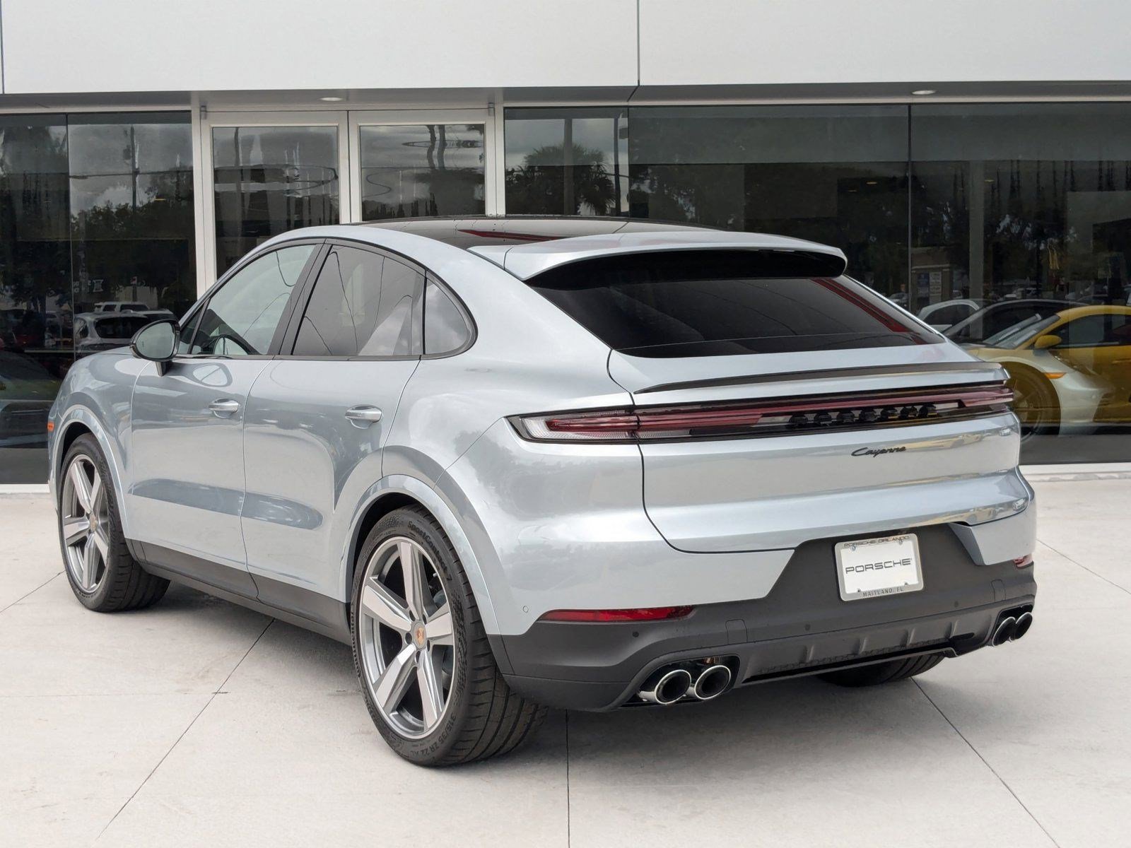 2025 Porsche Cayenne Coupe photo 3