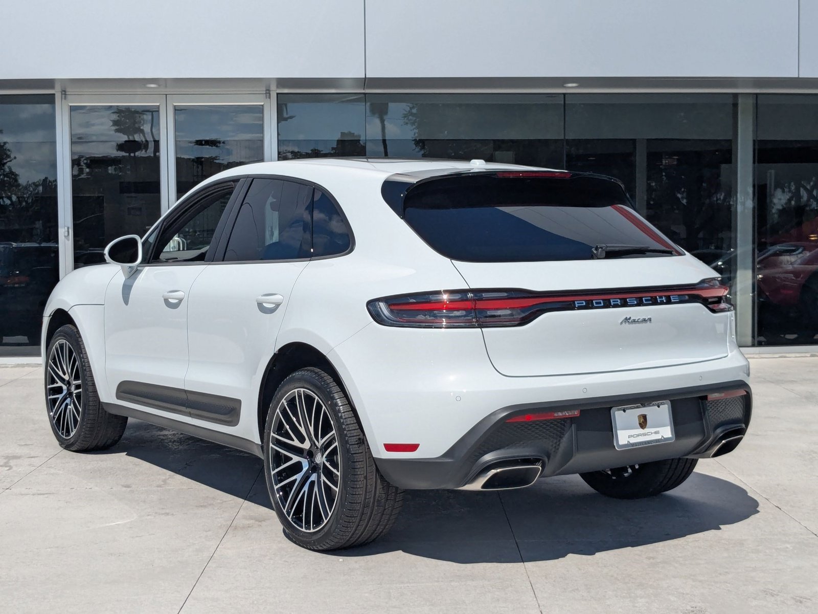 2026 Porsche Macan T photo 3