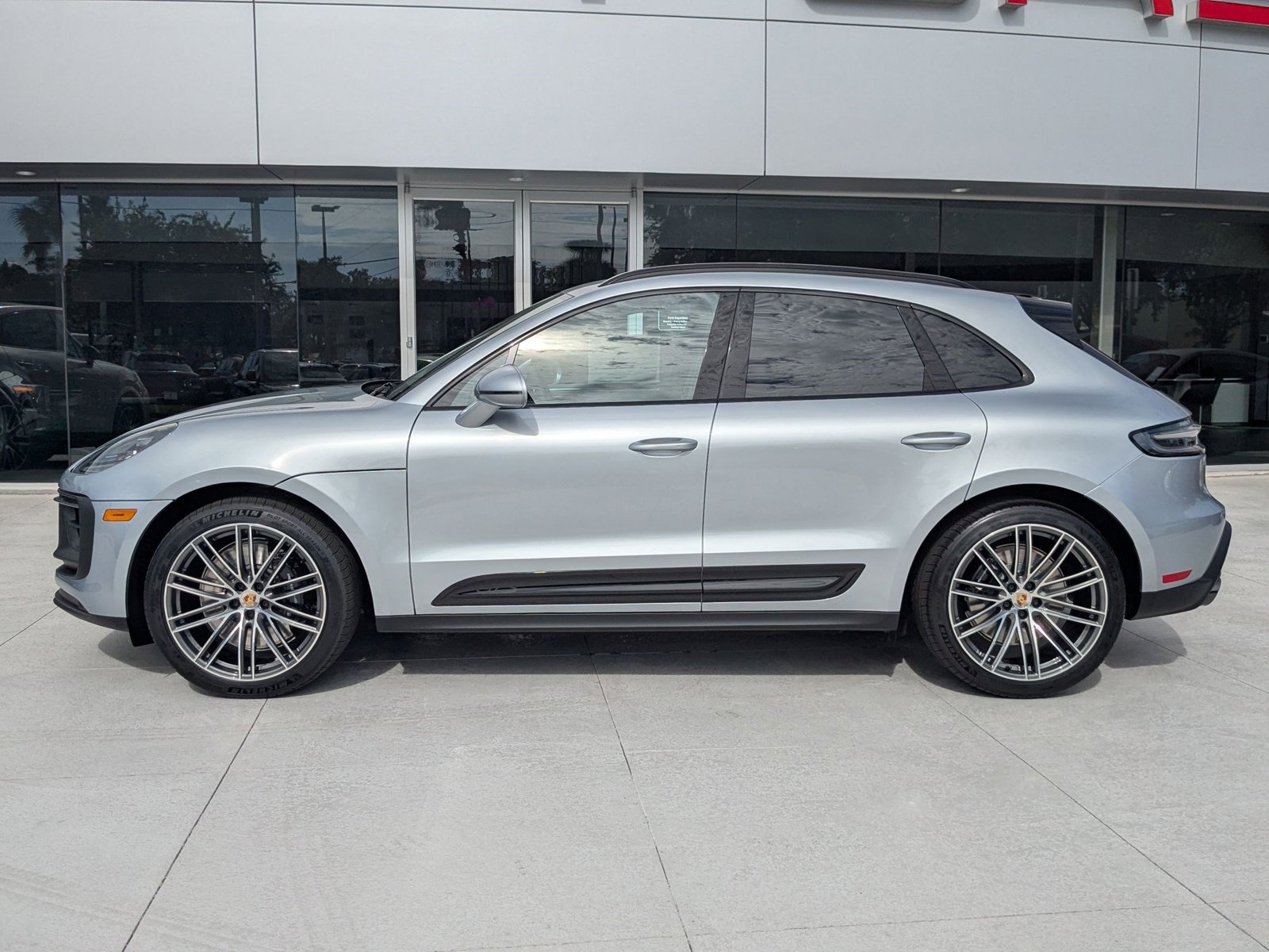 2026 Porsche Macan GTS photo 2