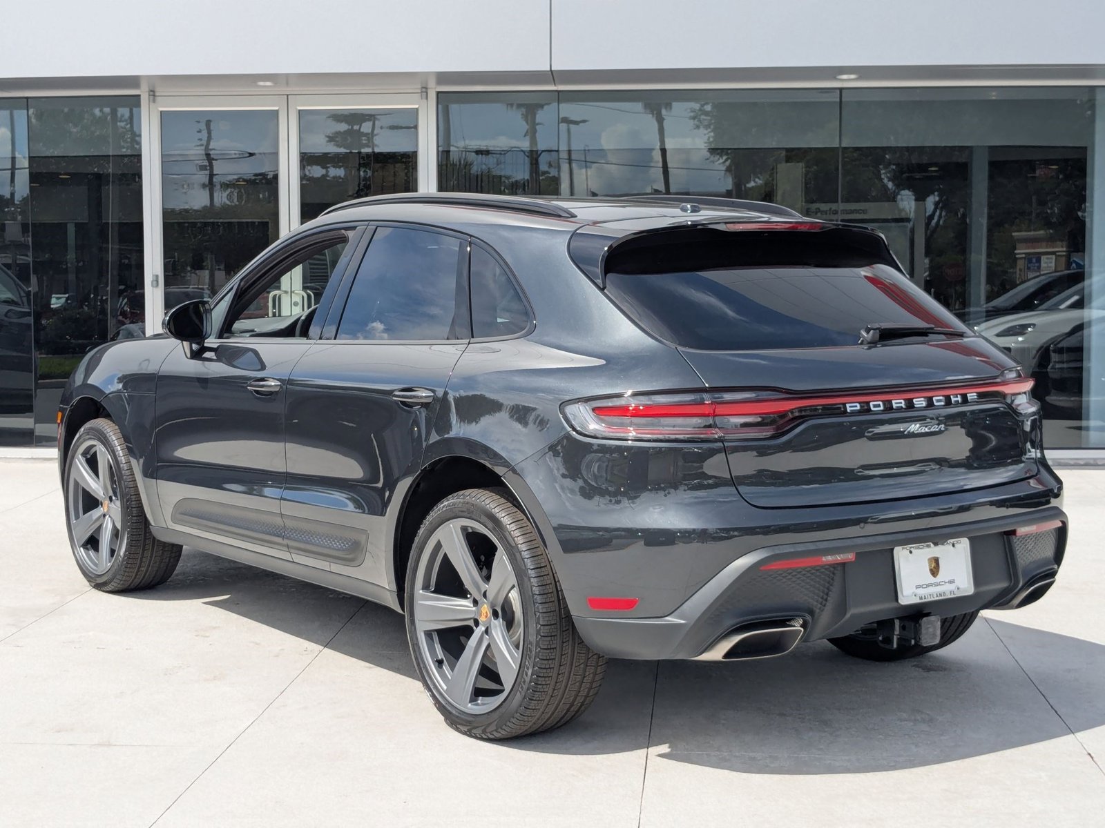 2026 Porsche Macan T photo 3