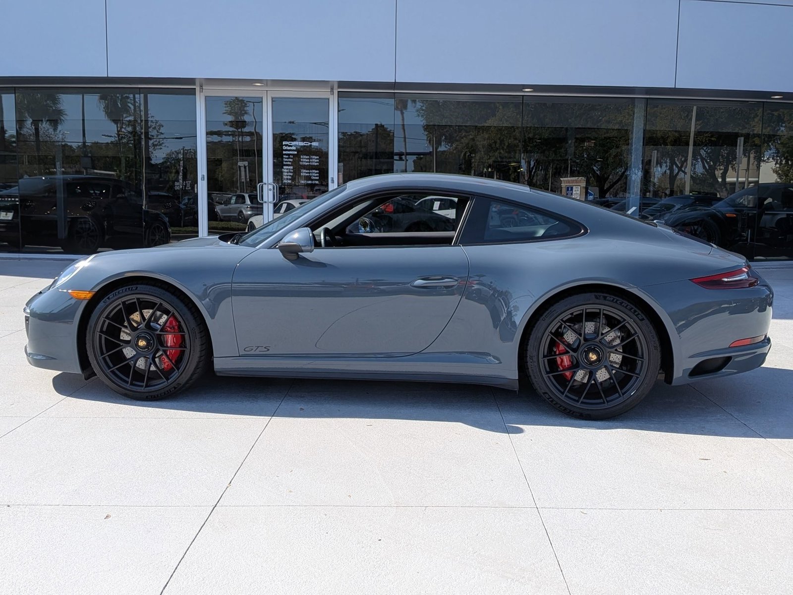 2017 Porsche 911 GTS photo 2
